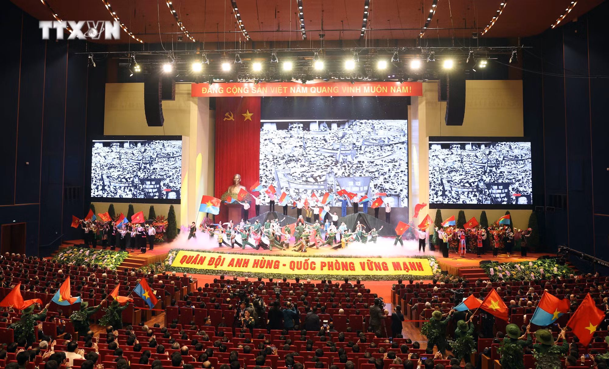 vna_potal_le_ky_niem_80_nam_ngay_thanh_lap_quan_doi_nhan_dan_viet_nam_7766819.jpg