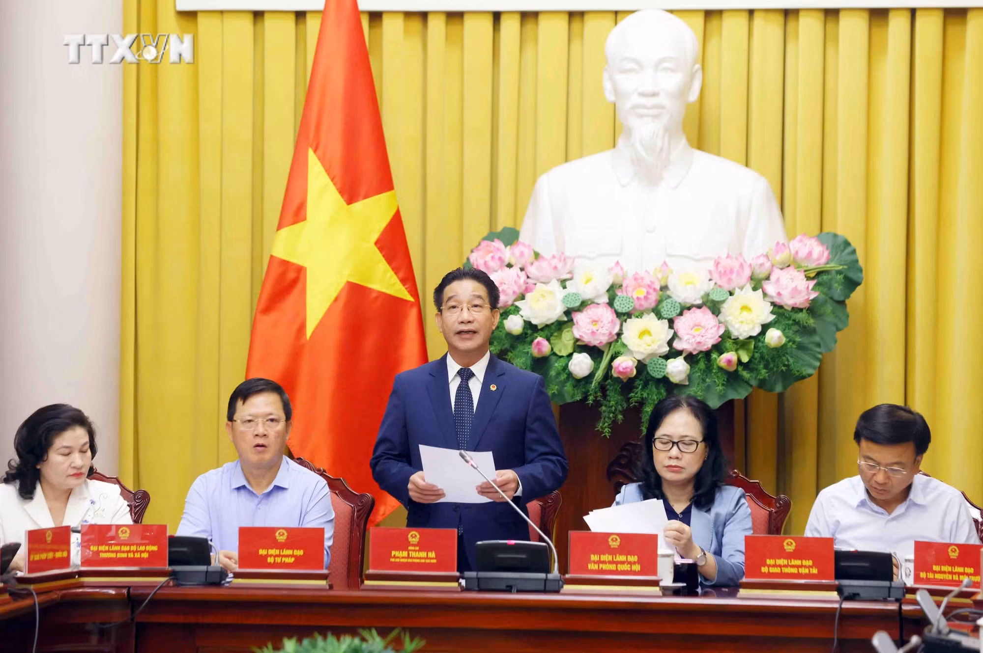 vna_potal_hop_bao_cong_bo_cac_luat_duoc_quoc_hoi_khoa_xv_thong_qua_tai_ky_hop_thu_7_7496388.jpg
