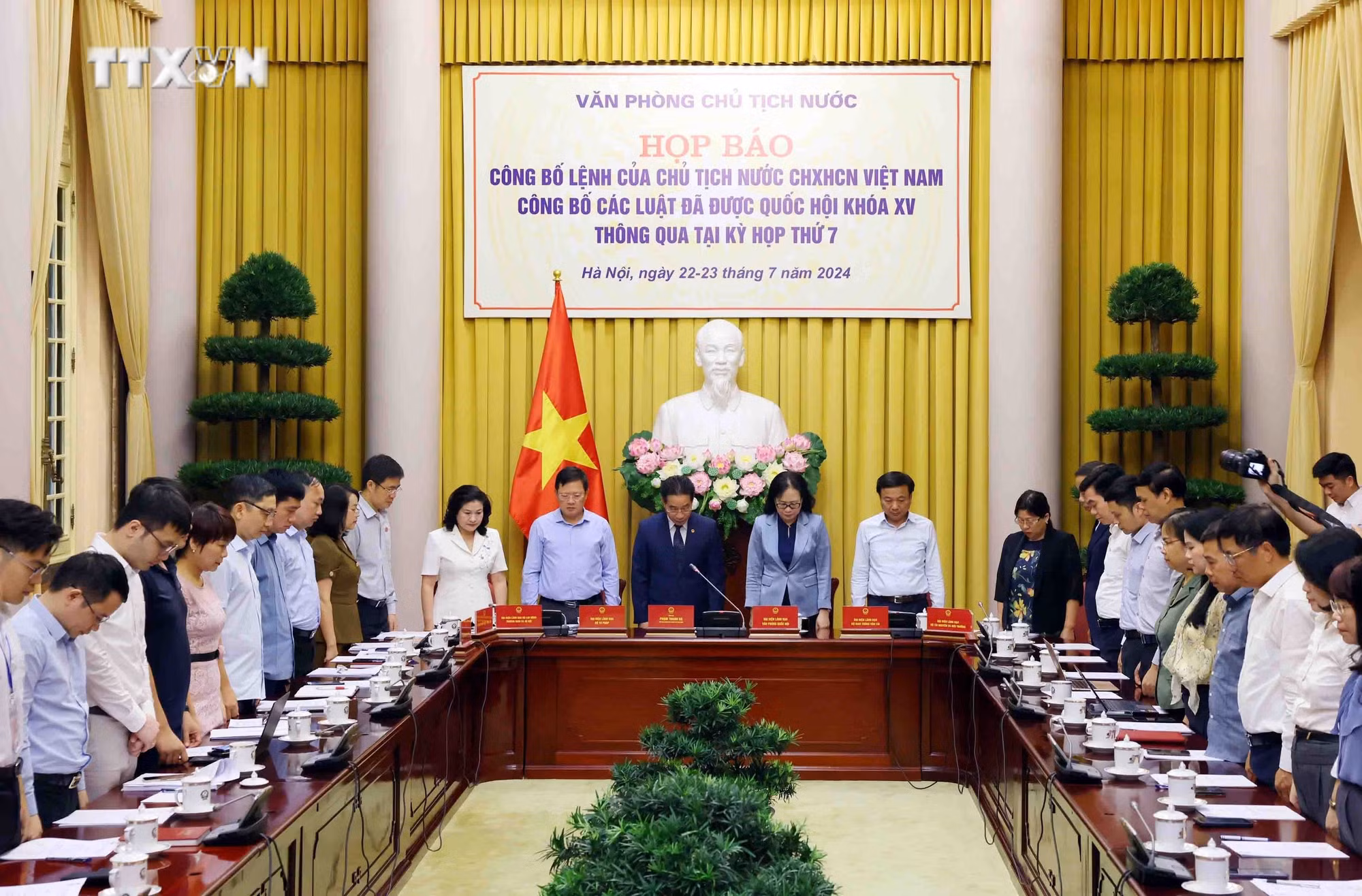 vna_potal_hop_bao_cong_bo_cac_luat_duoc_quoc_hoi_khoa_xv_thong_qua_tai_ky_hop_thu_7_7496395.jpg