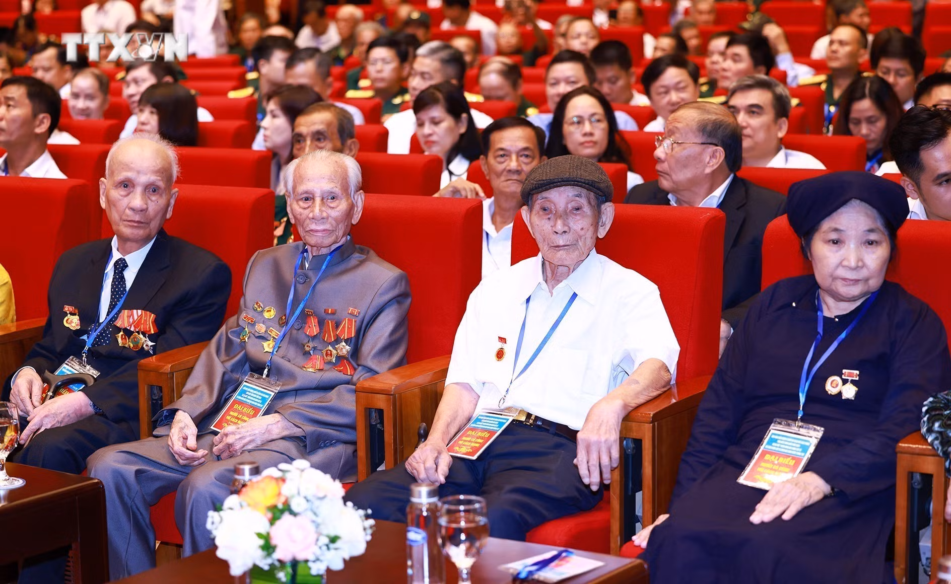 vna_potal_thu_tuong_du_hoi_nghi_tri_an_nguoi_co_cong_voi_cach_mang_nam_2024_7496402.jpg