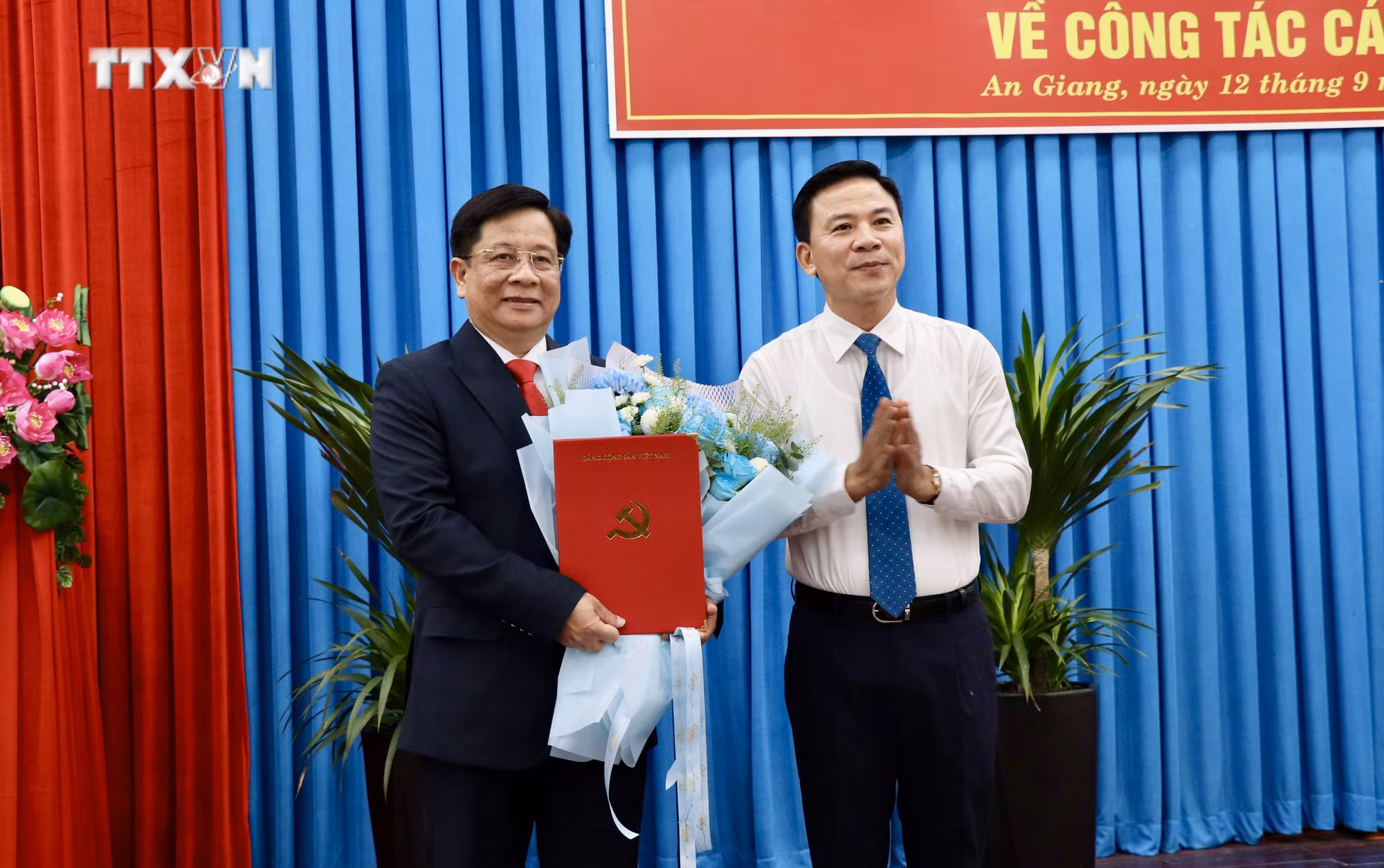 vna_potal_ong_ho_van_mung_duoc_bo_nhiem_lam_pho_bi_thu_tinh_uy_an_giang_7589949.jpeg