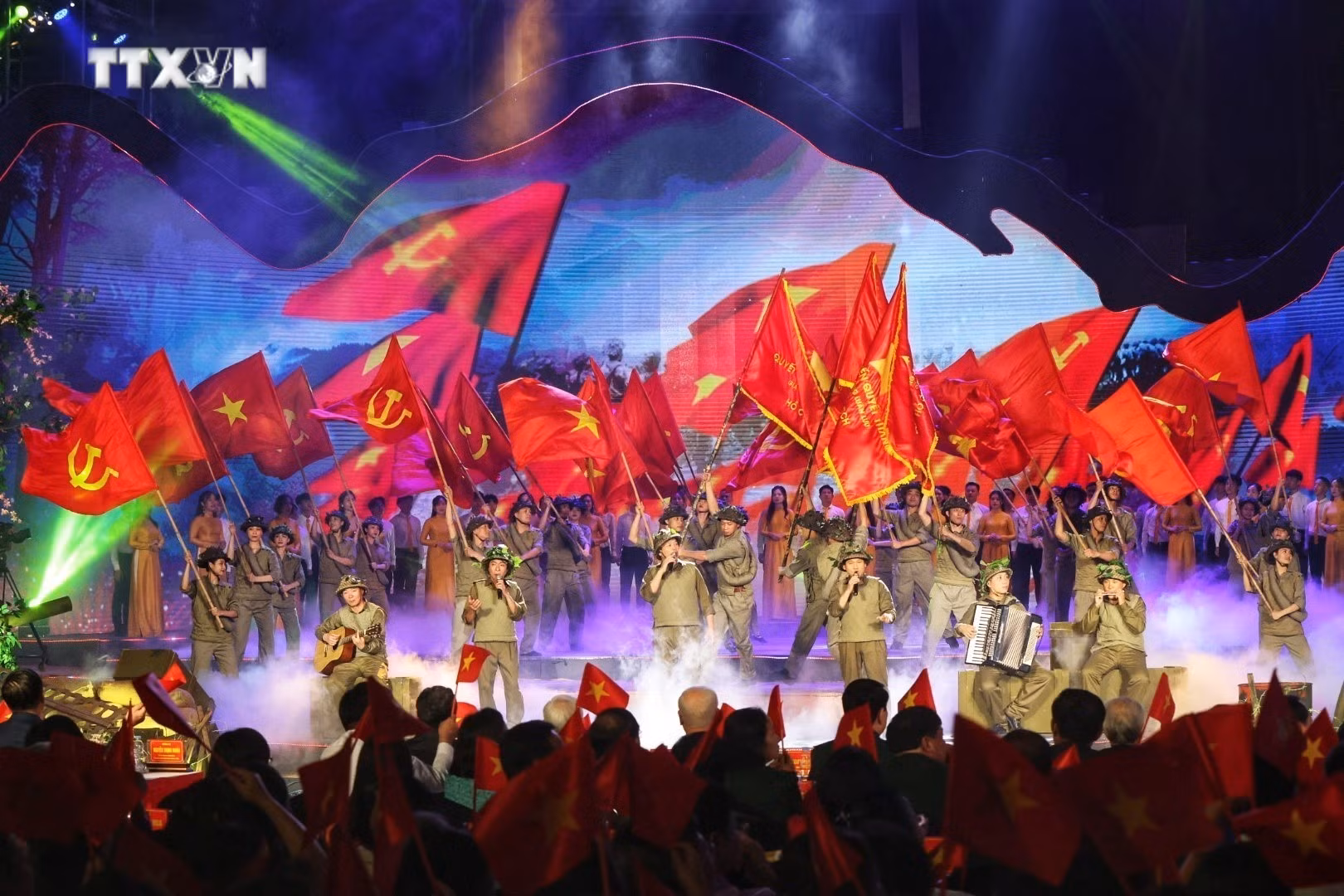 vna_potal_cau_truyen_hinh_dac_biet_ky_niem_70_nam_chien_thang_dien_bien_phu_7360731.jpg