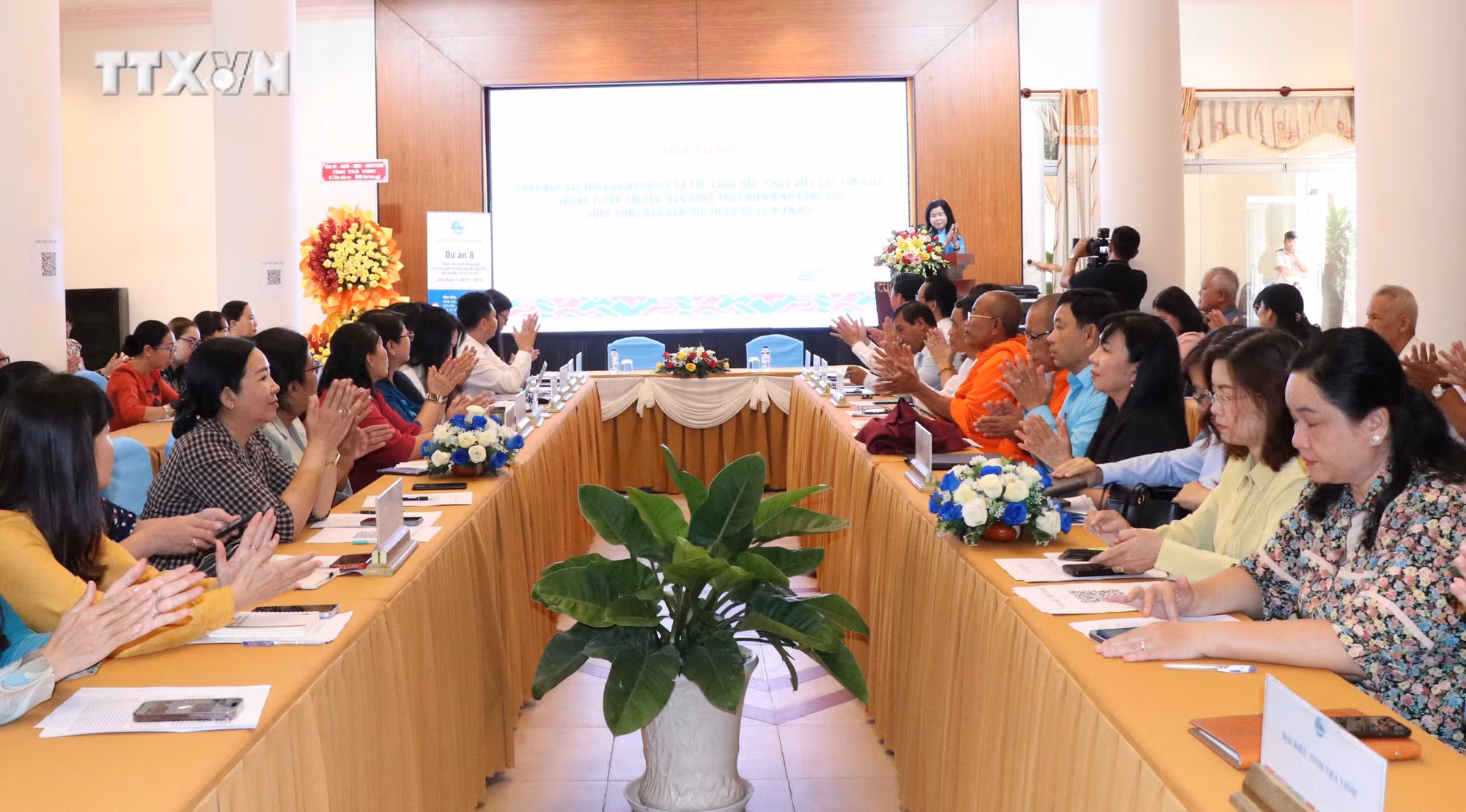 vna_potal_hoi_thao_phat_huy_vai_tro_nguoi_co_uy_tin_trong_tuyen_truyen_ve_binh_dang_gioi_7511091.jpg