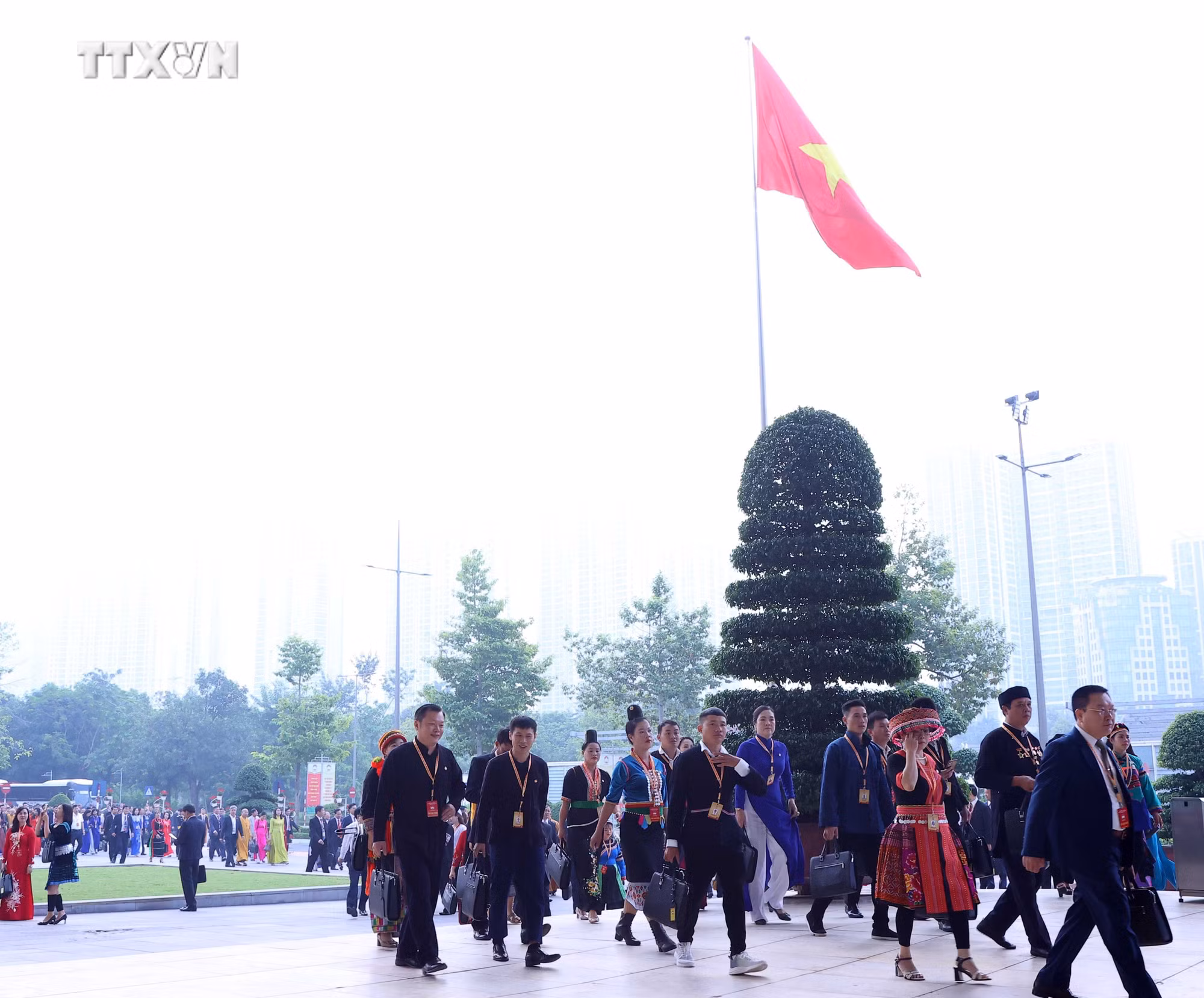 vna_potal_khai_mac_trong_the_dai_hoi_x_mat_tran_to_quoc_viet_nam_7655348.jpg