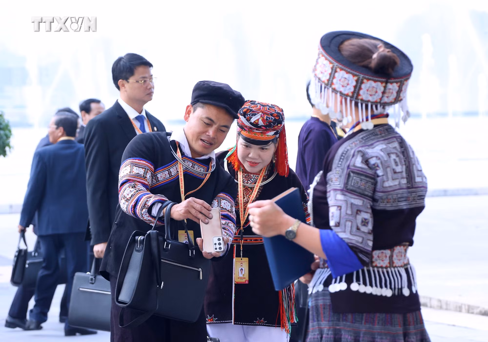 vna_potal_khai_mac_trong_the_dai_hoi_x_mat_tran_to_quoc_viet_nam_7655336.jpg
