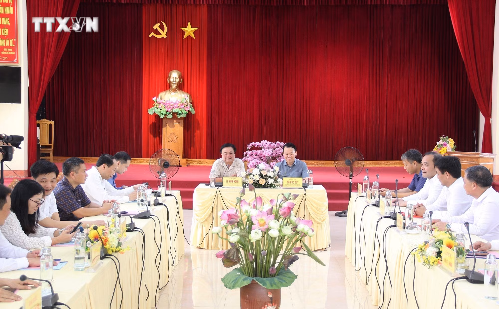 vna_potal_doan_cong_tac_bo_nong_nghiep_va_phat_trien_nong_thon_lam_viec_tai_yen_bai_anh_theo_tin_7444137.jpg