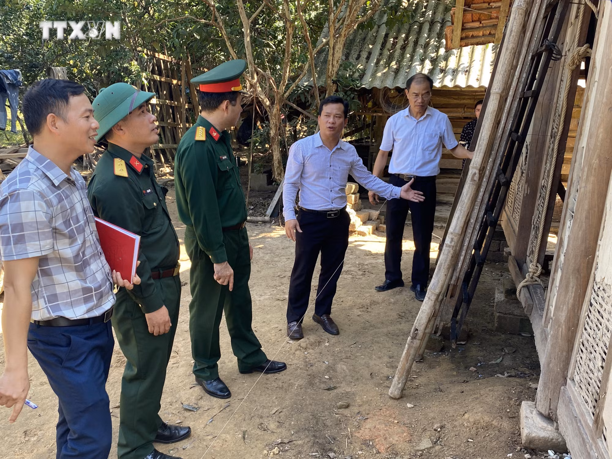 vna_potal_nhung_ngoi_nha_am_tinh_quan_dan_o_mien_nui_ha_tinh__7721489.jpg