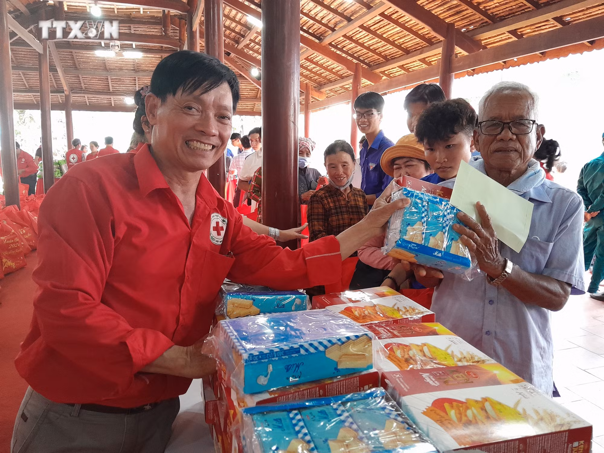vna_potal_chuong_trinh_xuan_chien_si_-“tet_quan_-_dan”_7205438.jpg