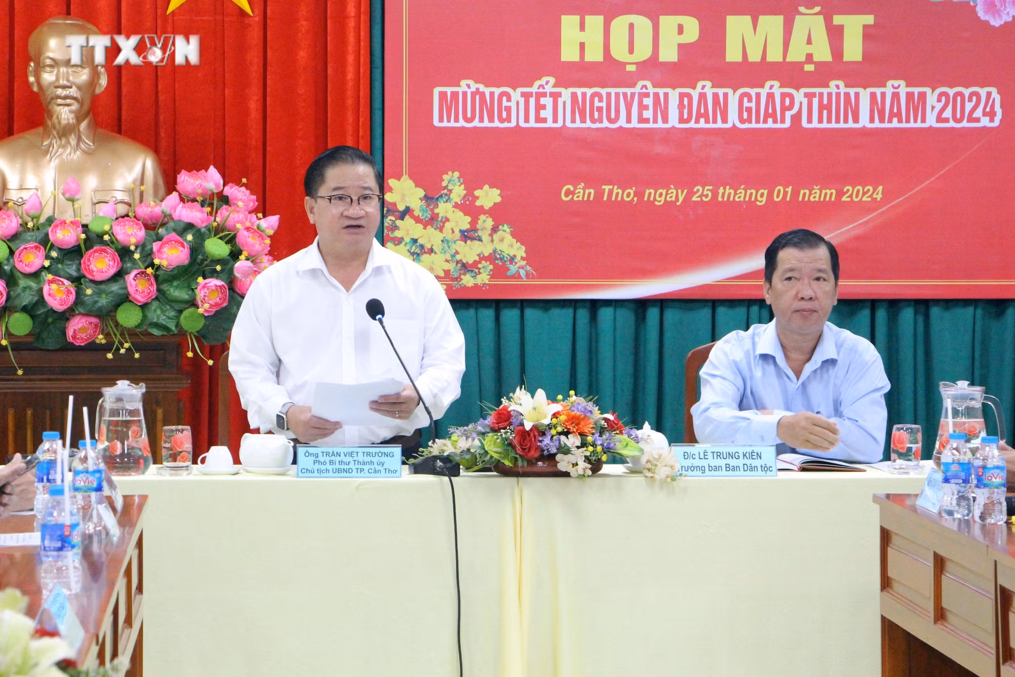 vna_potal_can_tho_hop_mat_nguoi_co_uy_tin_nhan_dip_tet_nguyen_dan_giap_thin_2024_7197620.jpg