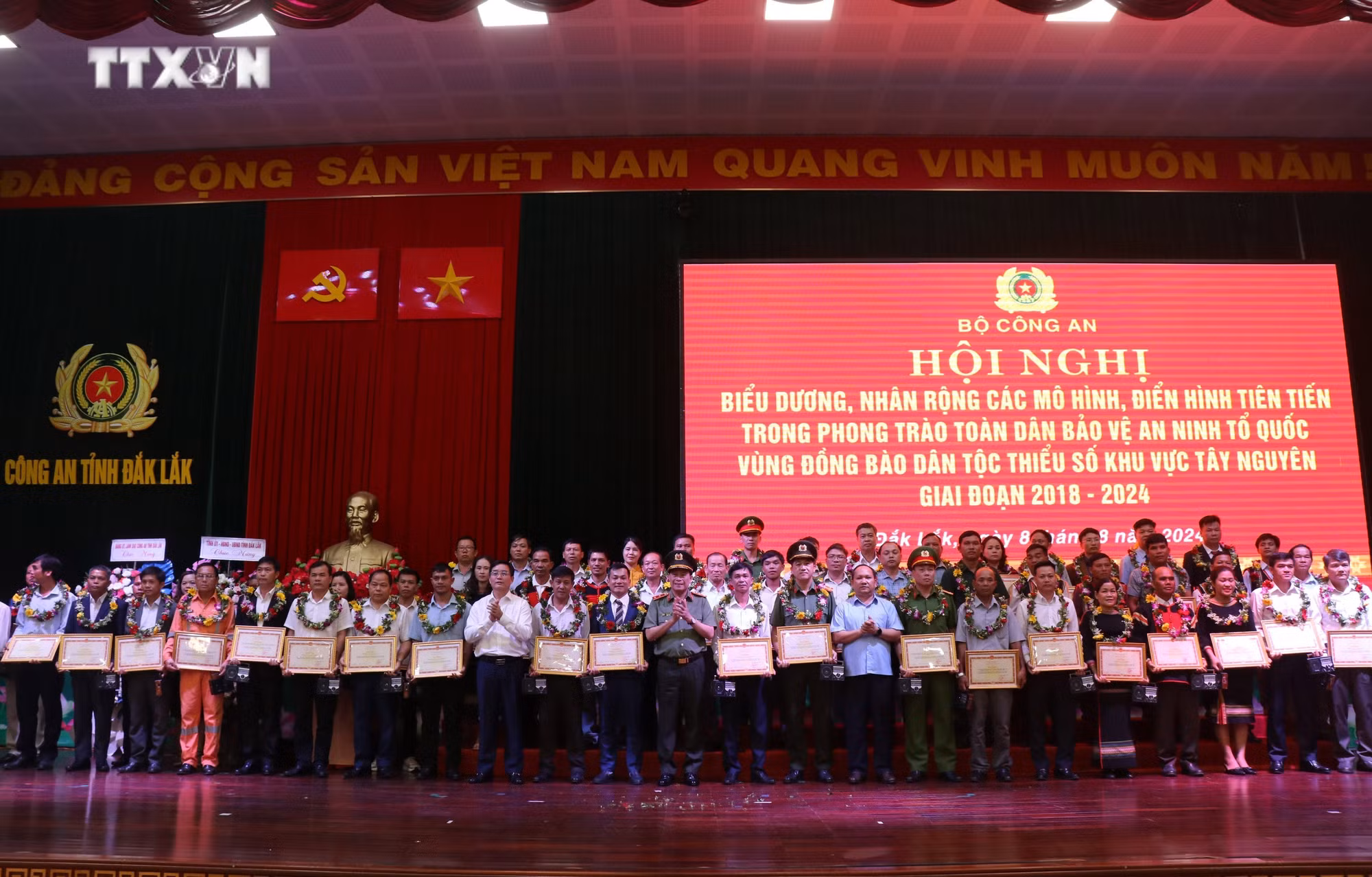 vna_potal_bieu_duong_phong_trao_“toan_dan_bao_ve_an_ninh_to_quoc”_khu_vuc_tay_nguyen_giai_doan_2018-2024_7527534.jpg