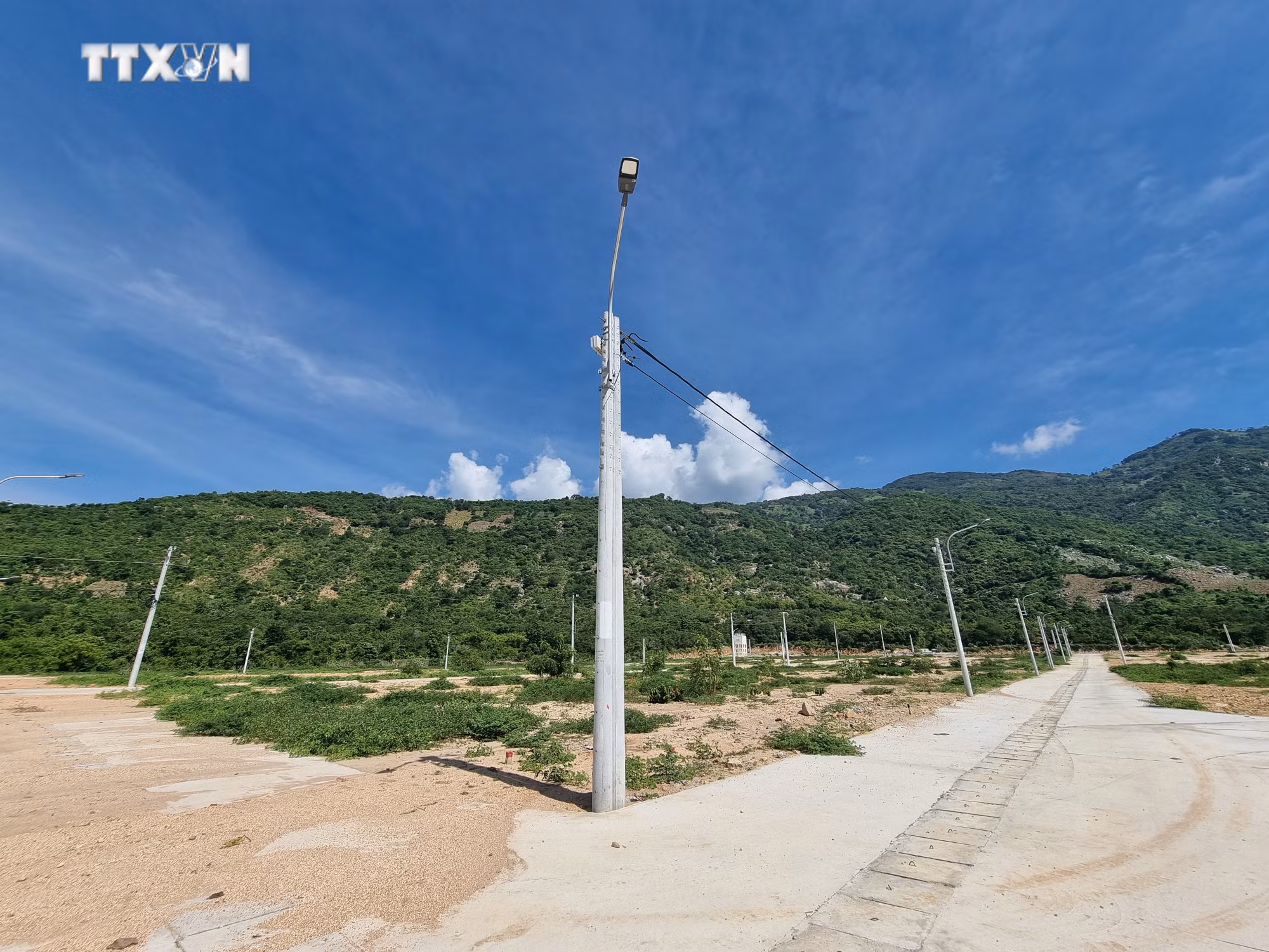 vna_potal_can_som_on_dinh_cho_o_sinh_ke_cho_nguoi_dan_vung_sat_lo_tai_ninh_thuan_7527364.jpg