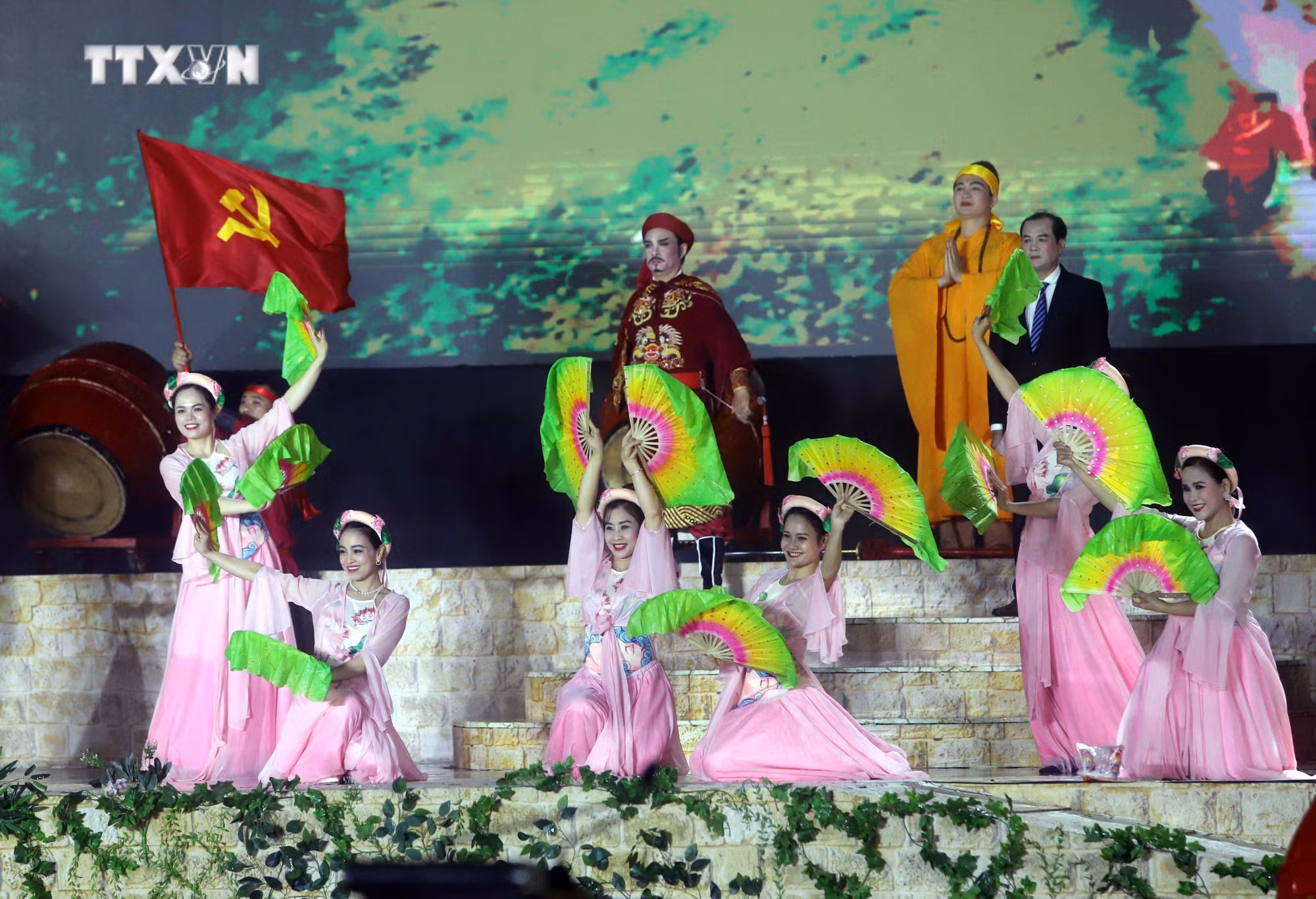 vna_potal_khai_mac_le_hoi_den_tran_thai_binh_nam_2024_7237670.jpg