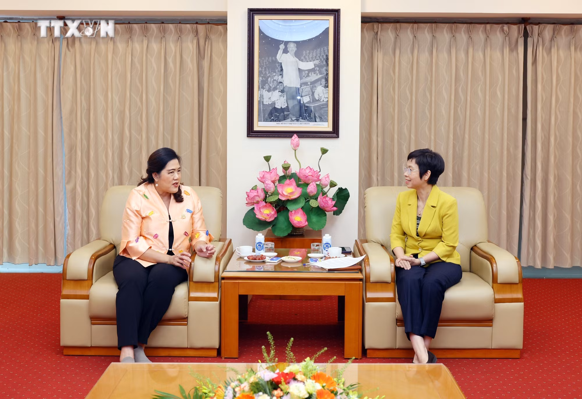 vna_potal_tong_giam_doc_ttxvn_vu_viet_trang_tiep_tong_giam_doc_co_quan_quan_he_cong_chung_thai_lan_prd_7547570.jpg