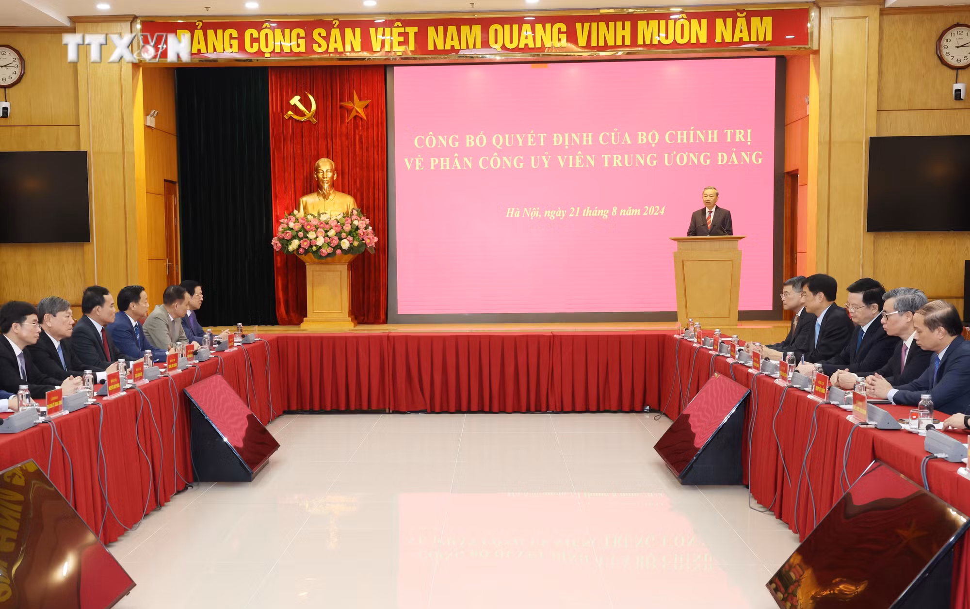 vna_potal_bo_chinh_tri_phan_cong_cac_uy_vien_trung_uong_giu_chuc_truong_ban_kinh_te_trung_uong_va_truong_ban_dan_van_trung_uong_7549278.jpg