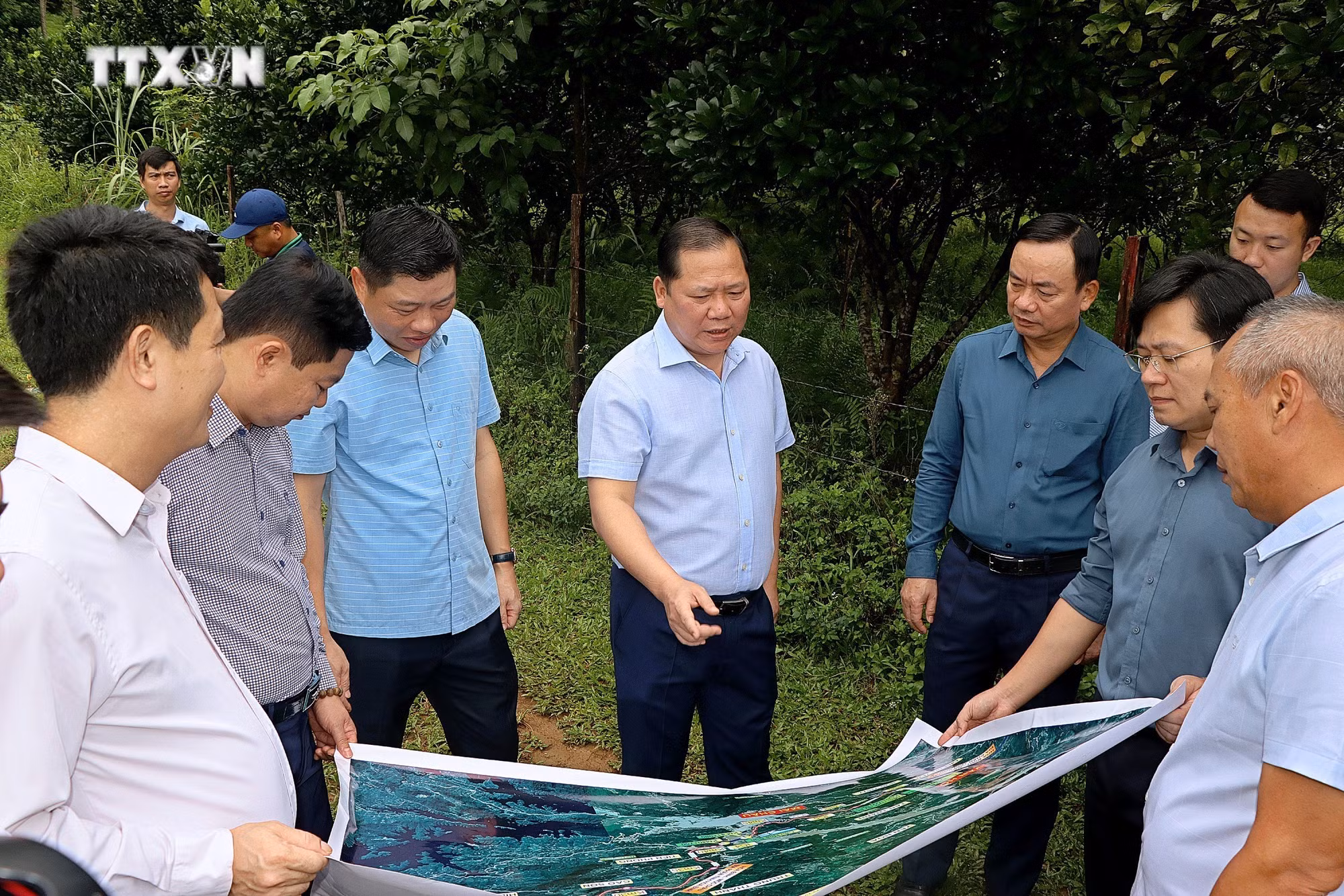 vna_potal_lanh_dao_tinh_hoa_binh_kiem_tra_du_an_cao_toc_hoa_binh_-_moc_chau_7548942.jpg