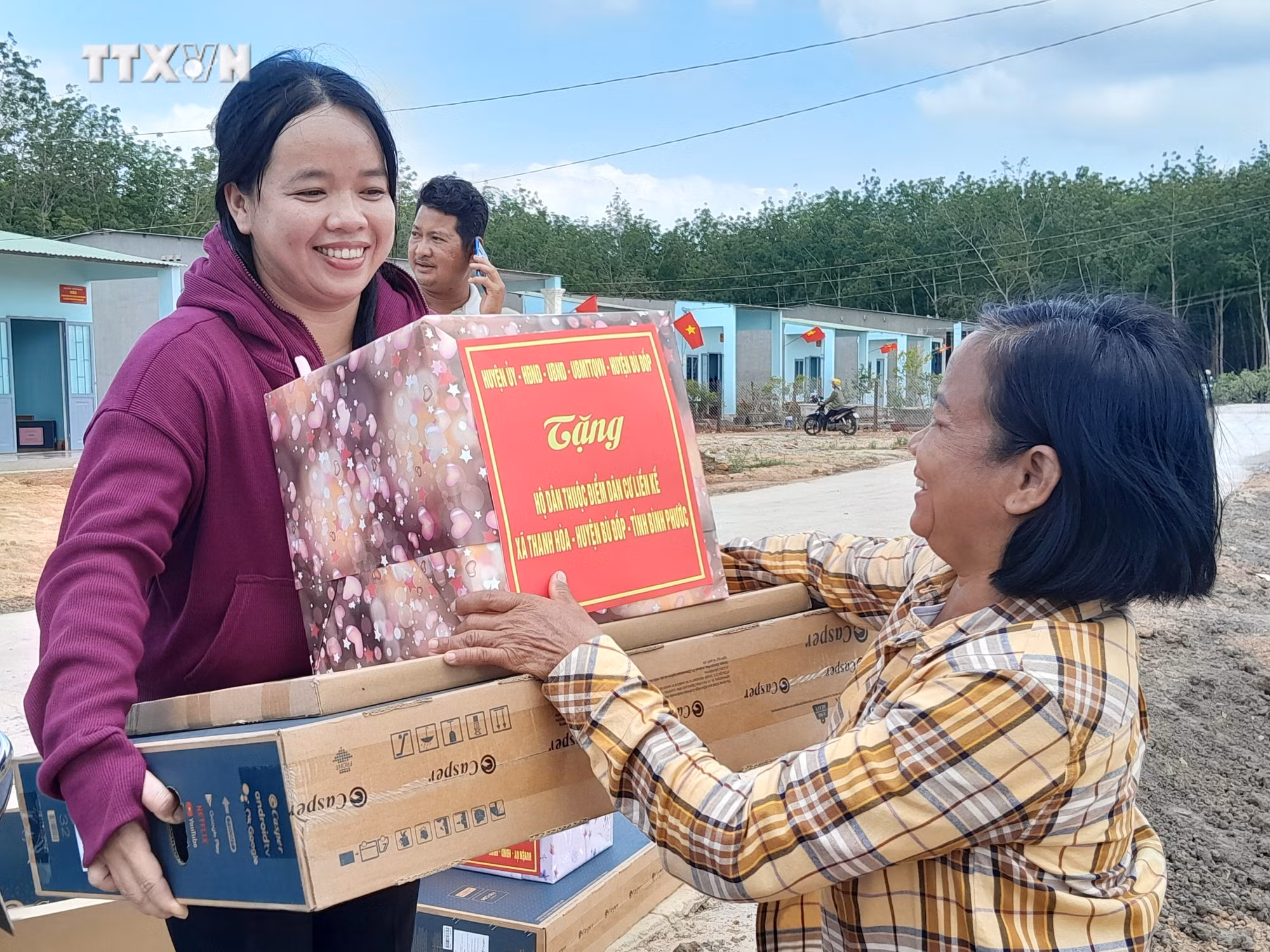 vna_potal_binh_phuoc_ban_giao_diem_dan_cu_lien_ke_chot_dan_quan_bien_gioi_7304786 (1).jpg
