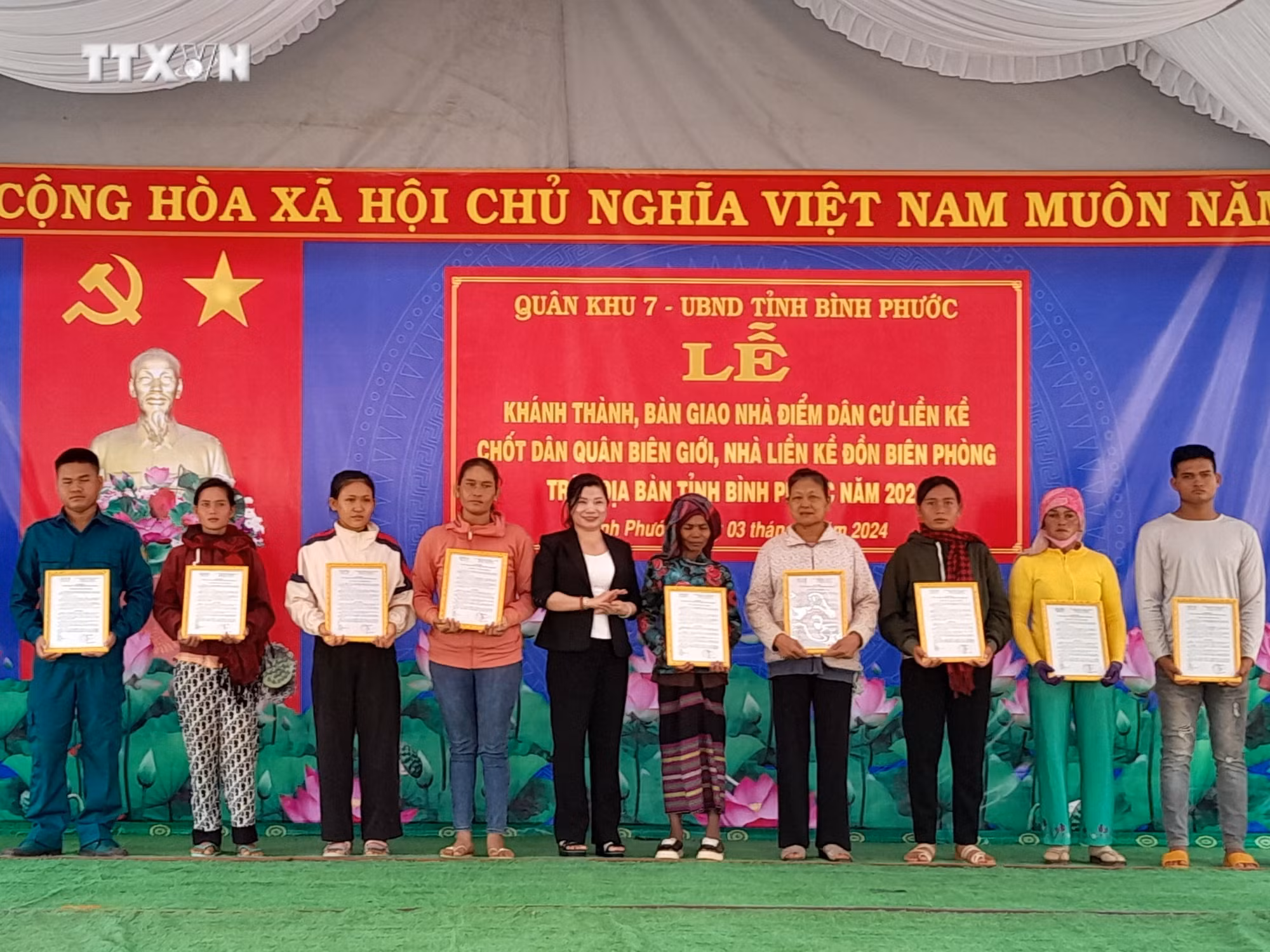 vna_potal_binh_phuoc_ban_giao_diem_dan_cu_lien_ke_chot_dan_quan_bien_gioi_7304764.jpg