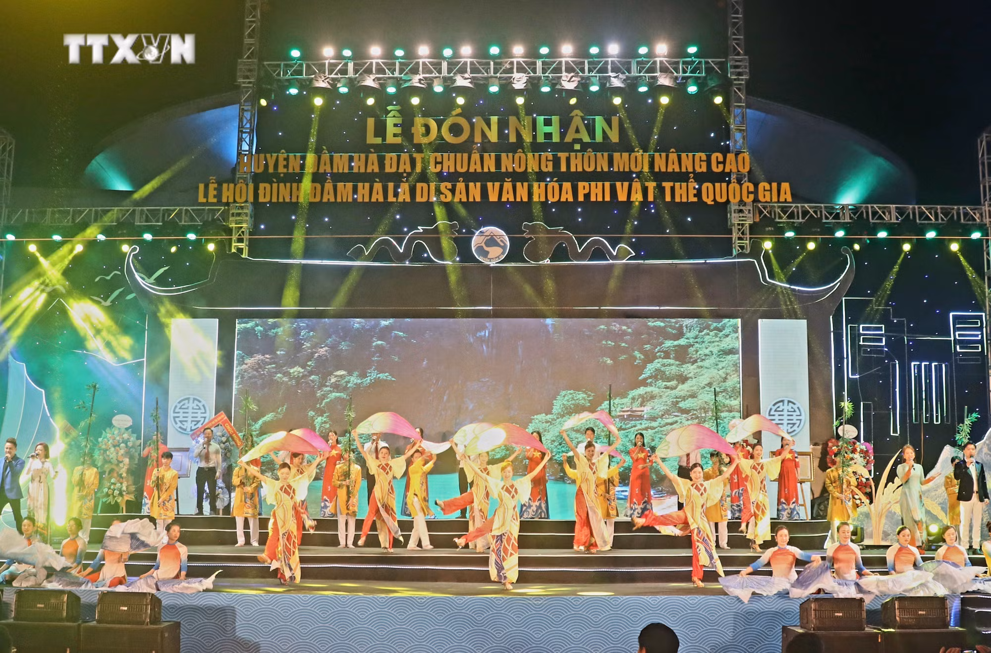vna_potal_quang_ninh_dam_ha_la_huyen_dau_tien_dat_chuan_nong_thon_moi_nang_cao_cua_ca_nuoc_7239353.jpg