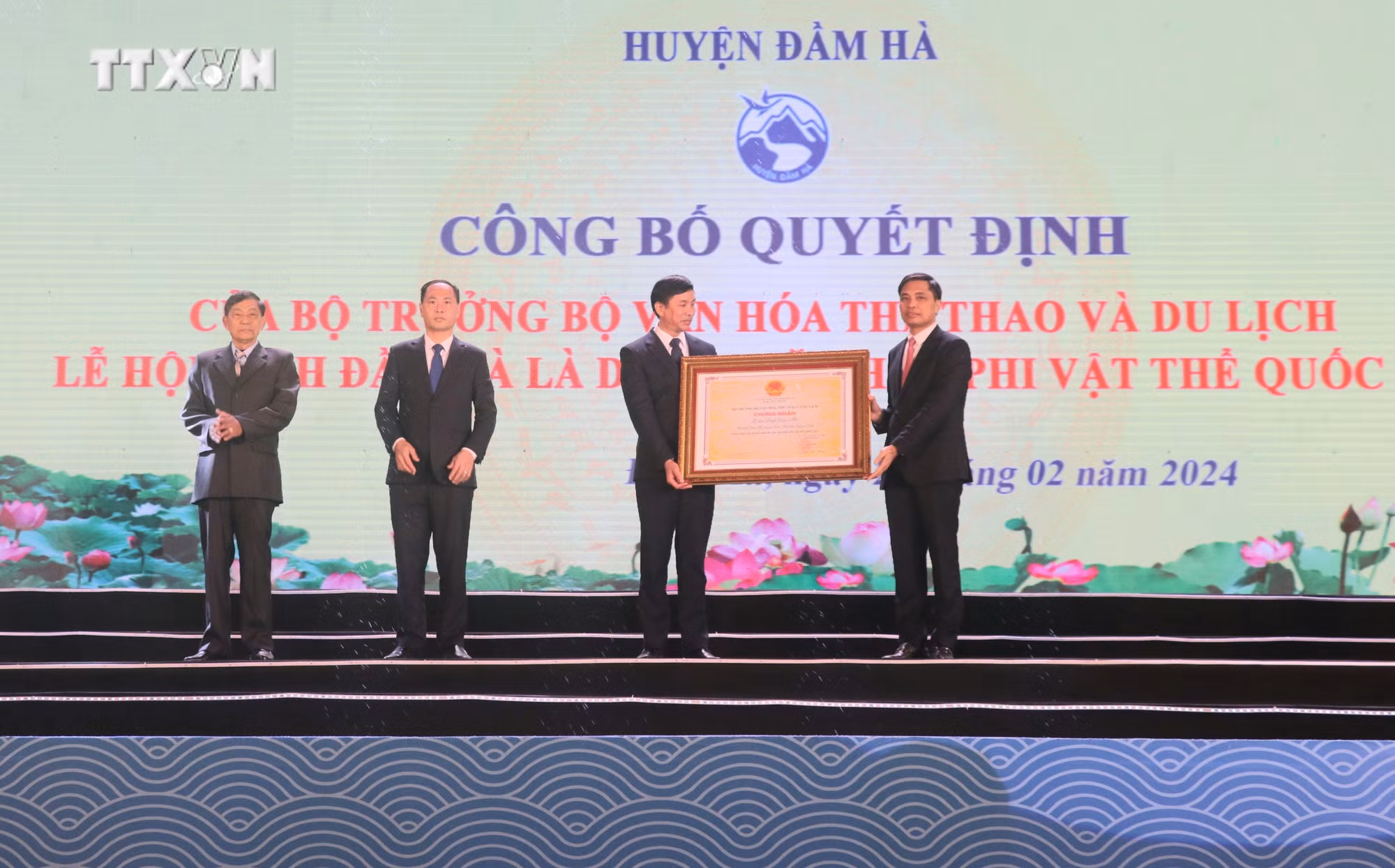 vna_potal_quang_ninh_dam_ha_la_huyen_dau_tien_dat_chuan_nong_thon_moi_nang_cao_cua_ca_nuoc_7239355.jpg