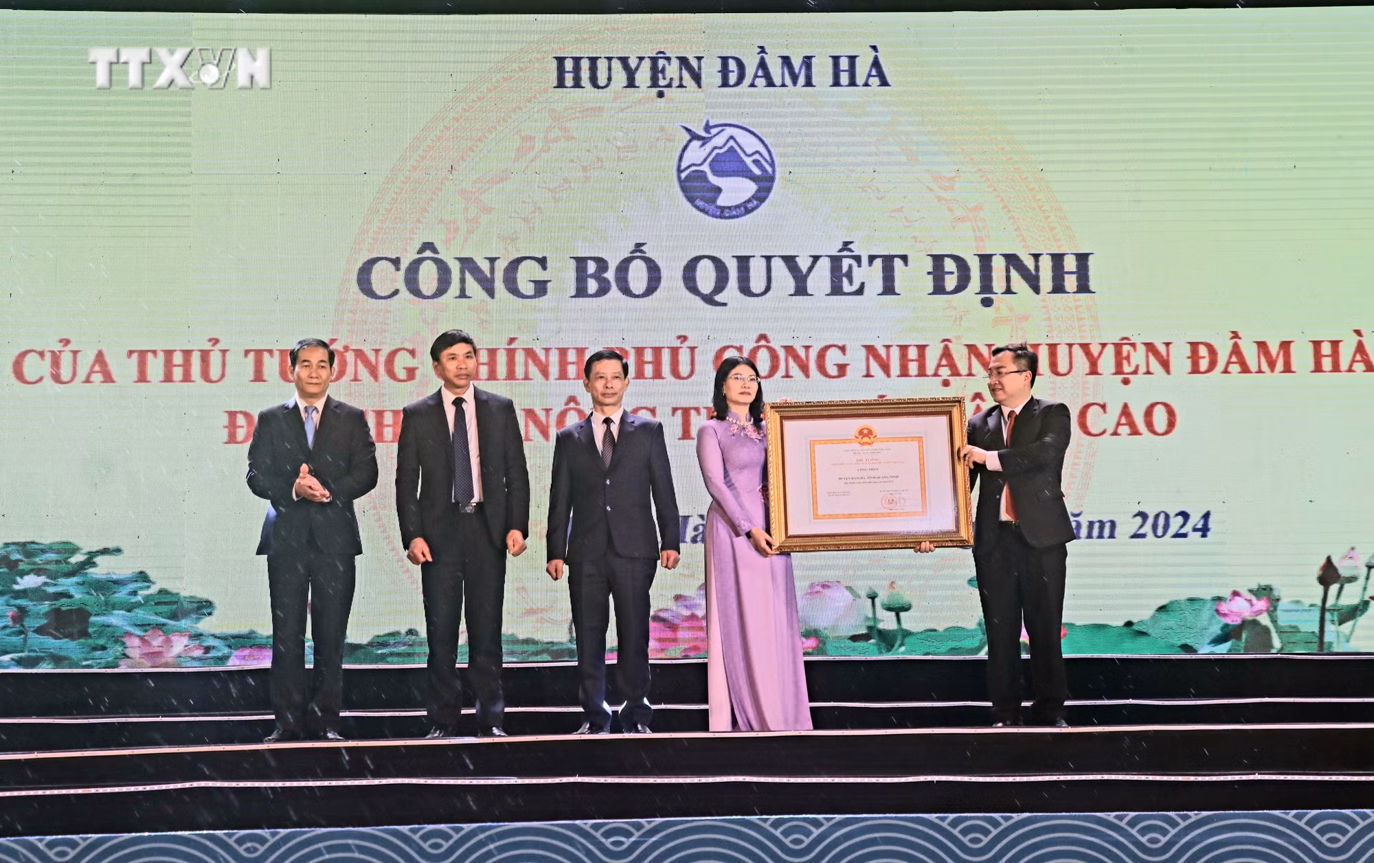 vna_potal_quang_ninh_dam_ha_la_huyen_dau_tien_dat_chuan_nong_thon_moi_nang_cao_cua_ca_nuoc_7239354.jpg
