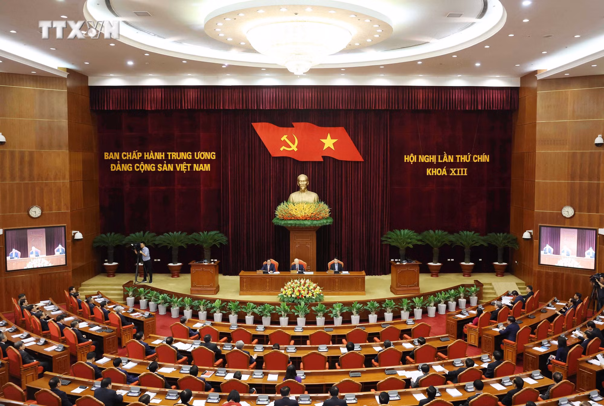 vna_potal_be_mac_hoi_nghi_lan_thu_9_bch_trung_uong_dang_khoa_xiii_7382698.jpg