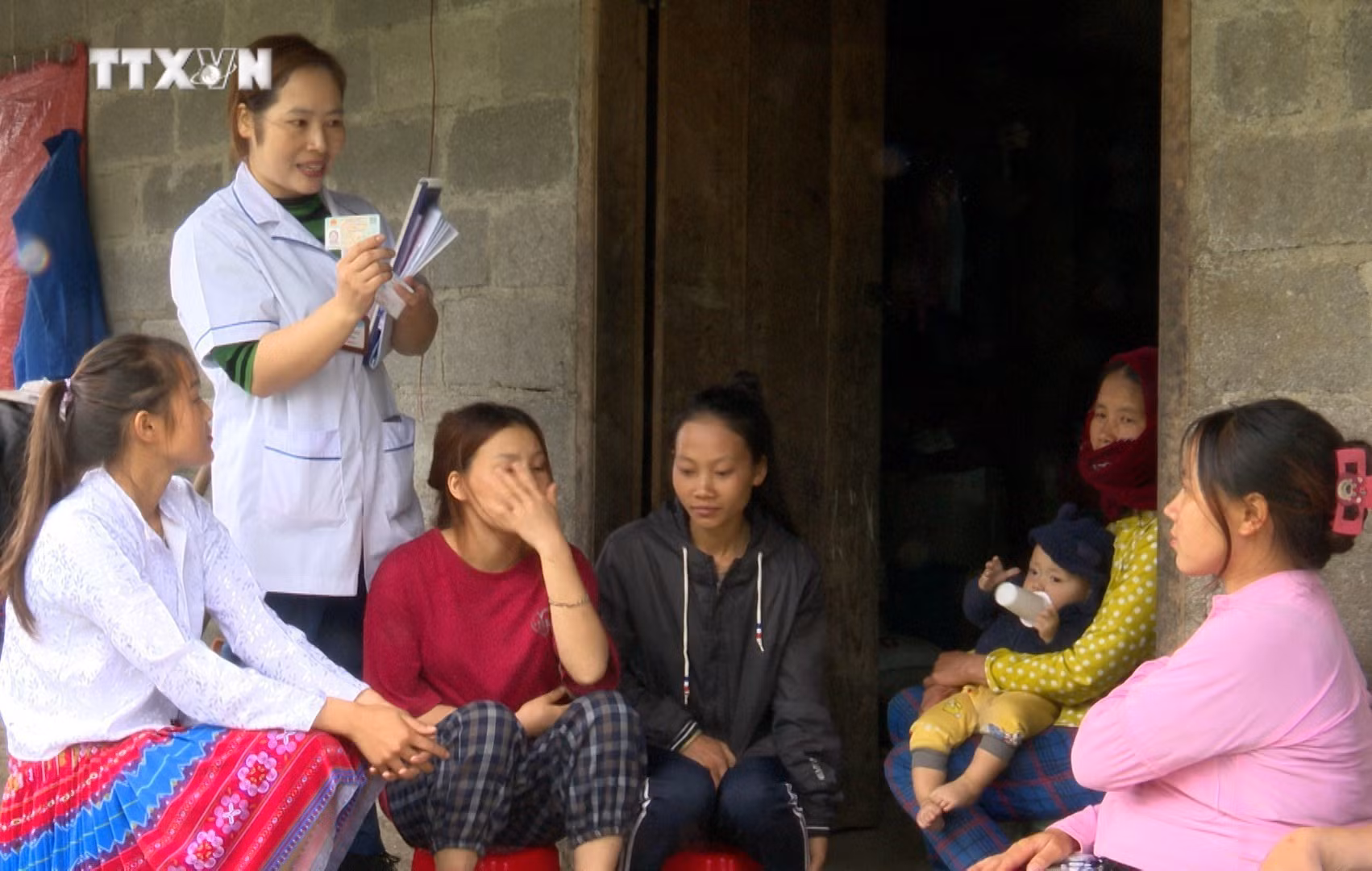 vna_potal_ha_giang_nang_cao_chat_luong_kham_chua_benh_trong_he_thong_y_te_co_so_7386432.jpg