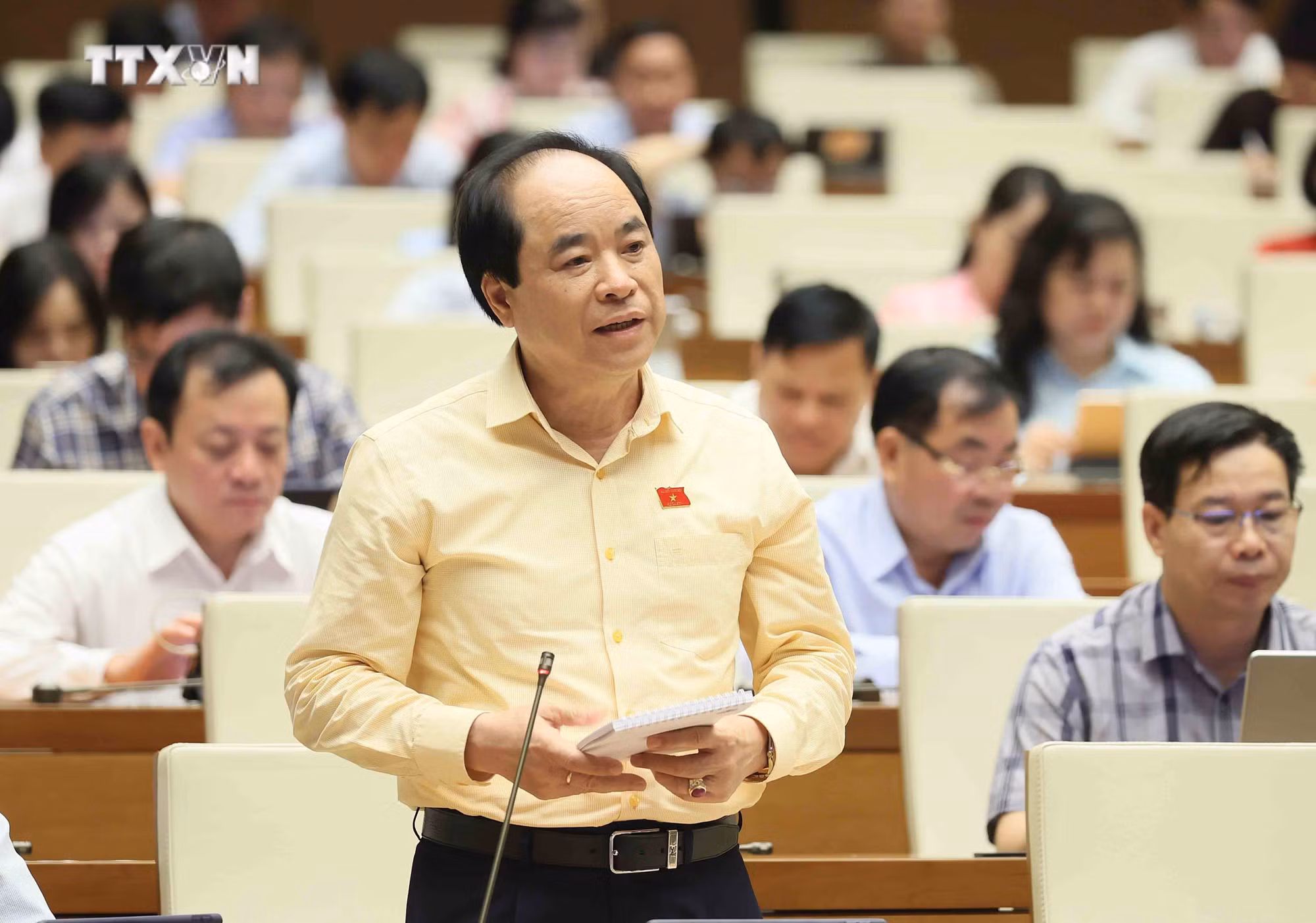 vna_potal_ky_hop_thu_7_quoc_hoi_khoa_xv_quoc_hoi_thao_luan_ve_dieu_chinh_chu_truong_dau_tu_chuong_trinh_muc_tieu_quoc_gia_phat_trien_kinh_te_-_xa_hoi__7434285.jpg