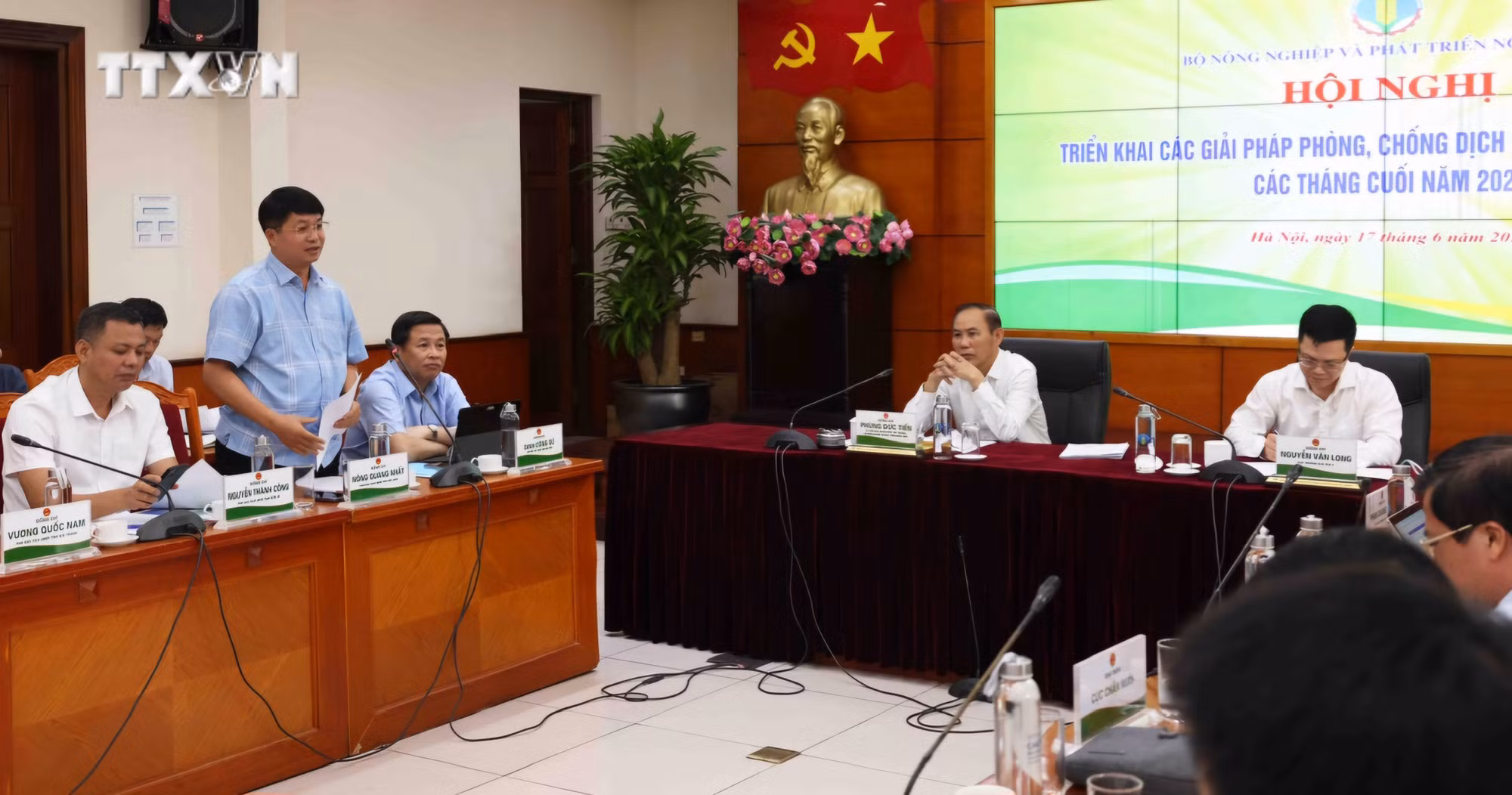 vna_potal_trien_khai_cac_giai_phap_phong_chong_dich_benh_gia_suc_gia_cam_7434569.jpg