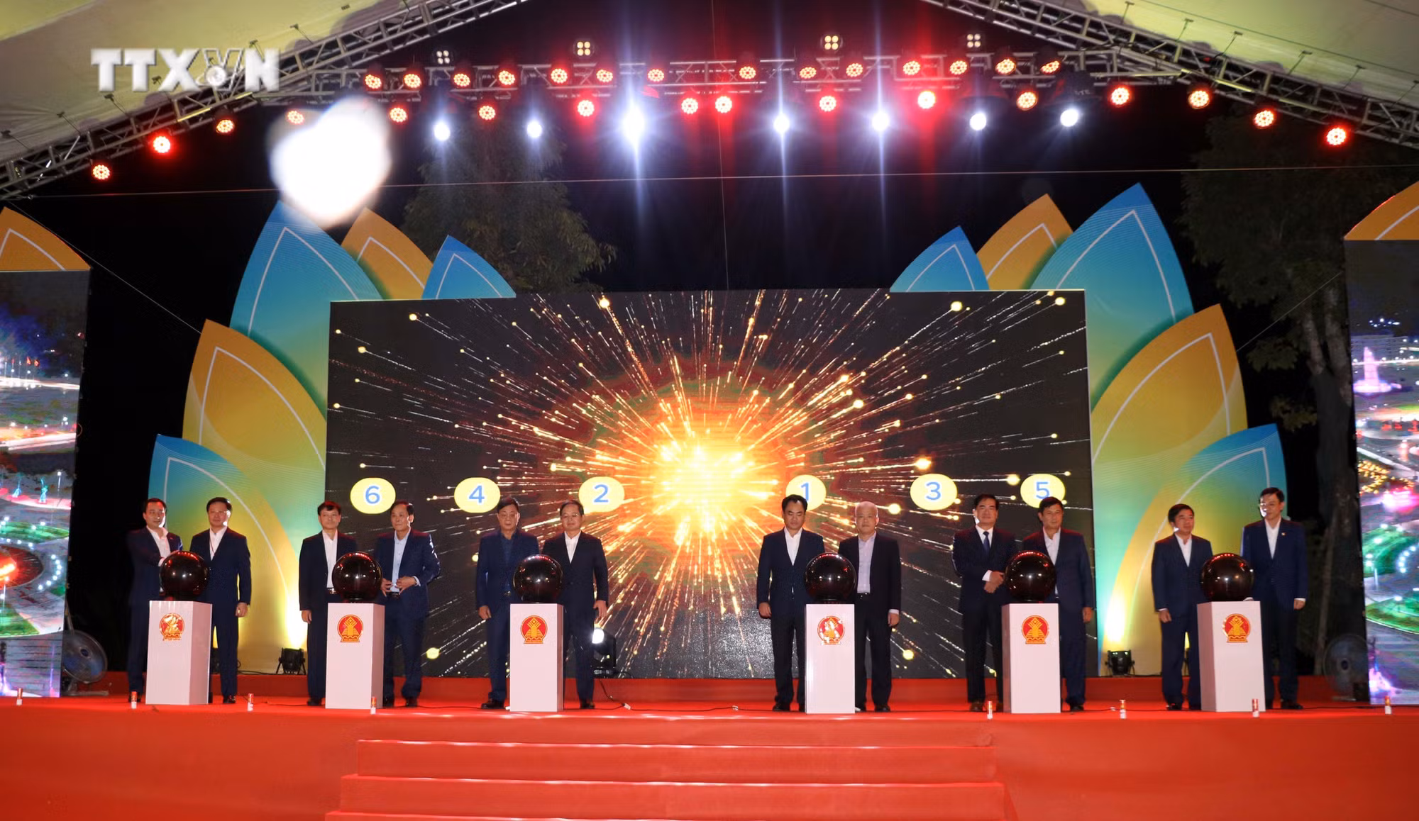 vna_potal_thai_nguyen_khai_mac_“festival_nong_san_ocop_lang_nghe_gan_ket_du_lich”_7741381.jpg