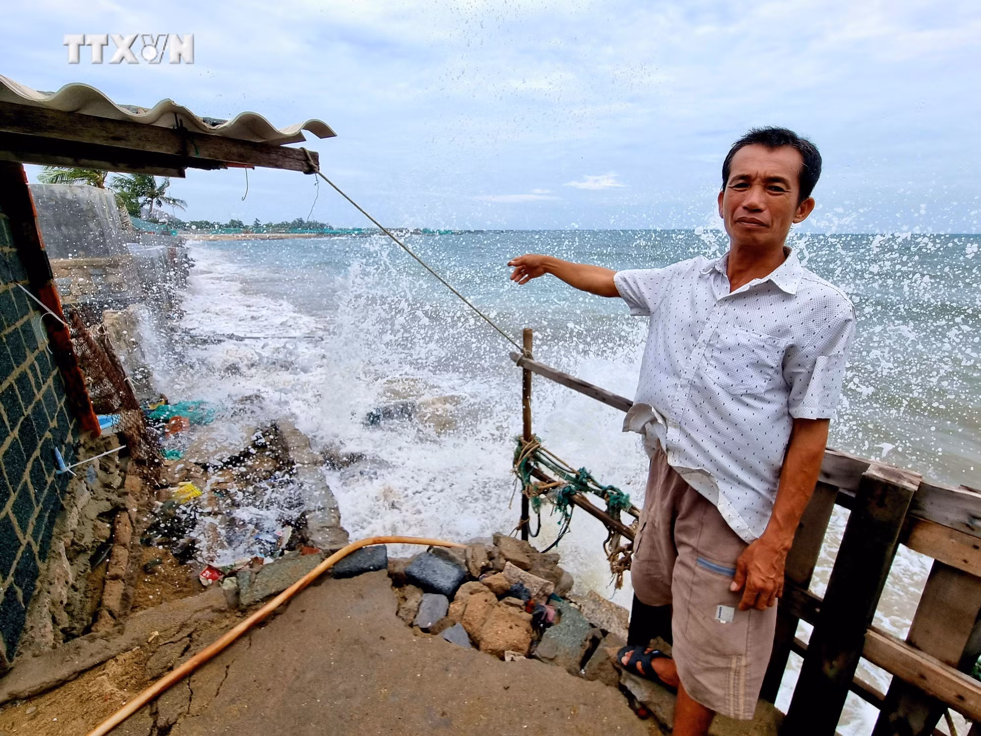 vna_potal_ninh_thuan_song_bien_xam_thuc_manh_uy_hiep_khu_dan_cu_ven_bien_7404499.jpg