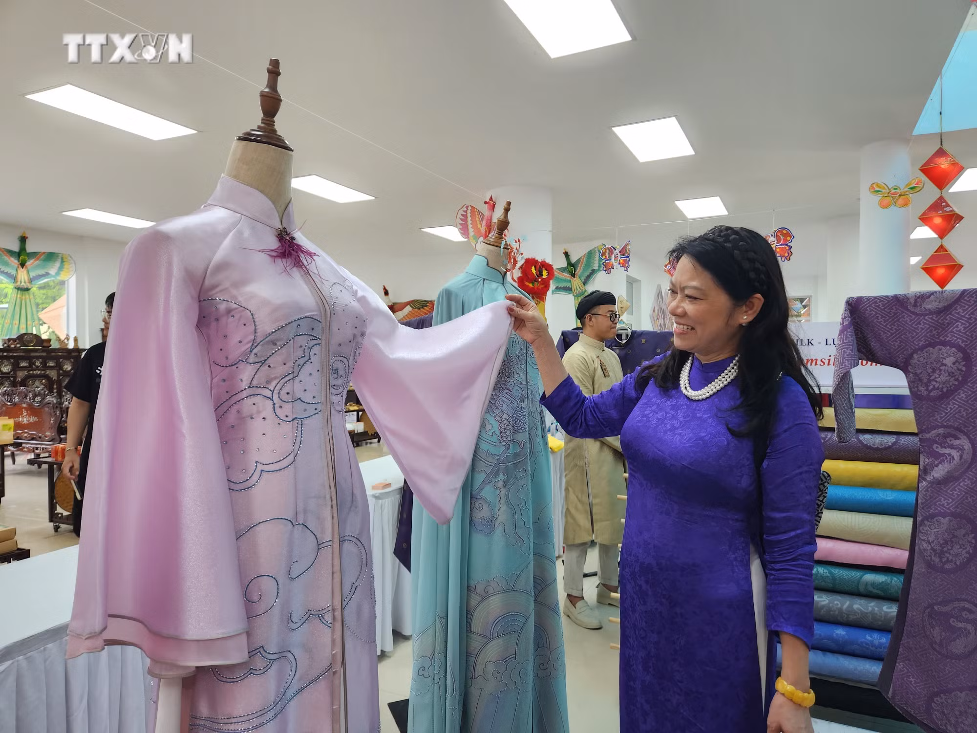 vna_potal_thua_thien_-_hue_phat_dong_tuan_le_ao_dai_cong_dong_hue_2024_7446703.jpg