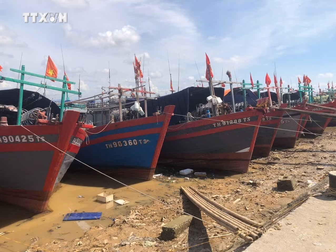 vna_potal_thanh_hoa_kiem_soat_chat_che_tau_thuyen_chu_dong_ung_pho_bao_so_3_7572035.jpg