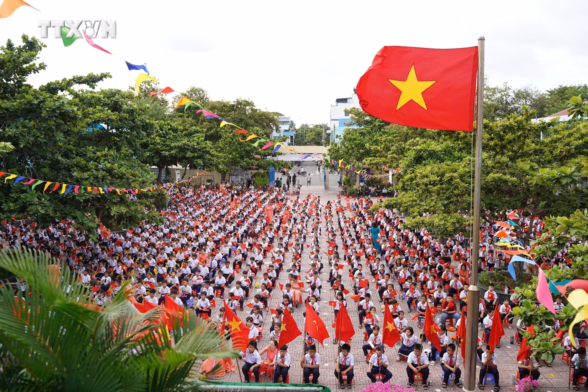 vna_potal_hon_23_trieu_hoc_sinh_ca_nuoc_buoc_vao_nam_hoc_moi_2024_-_2025_7574300.jpg