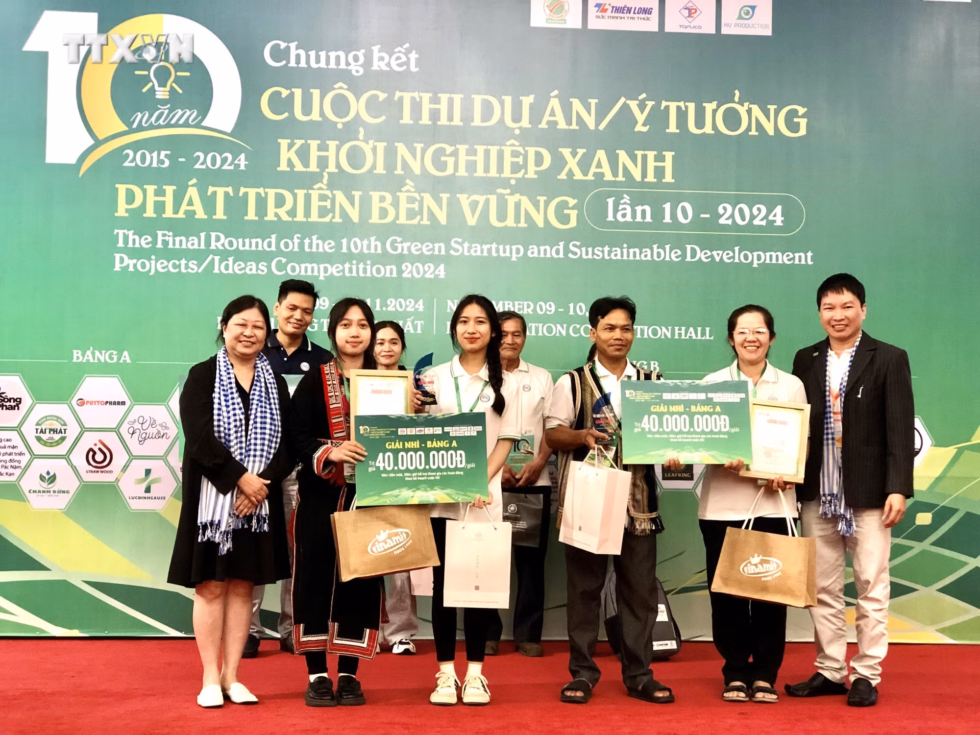 vna_potal_trao_giai_cuoc_thi_y_tuongdu_an_khoi_nghiep_xanh_–_phat_trien_ben_vung_lan_thu_10_7696920.jpg