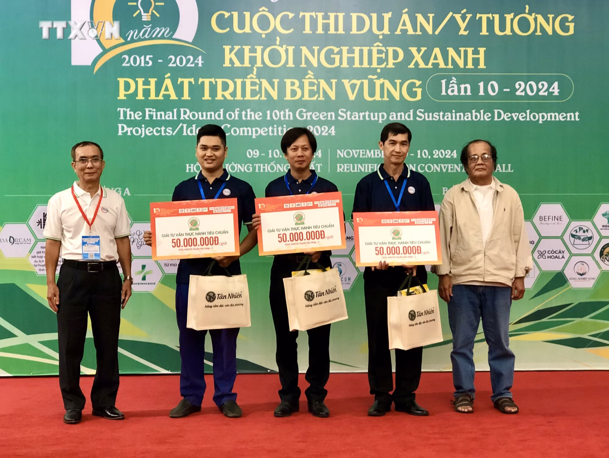 vna_potal_trao_giai_cuoc_thi_y_tuongdu_an_khoi_nghiep_xanh_–_phat_trien_ben_vung_lan_thu_10_7696917.jpg