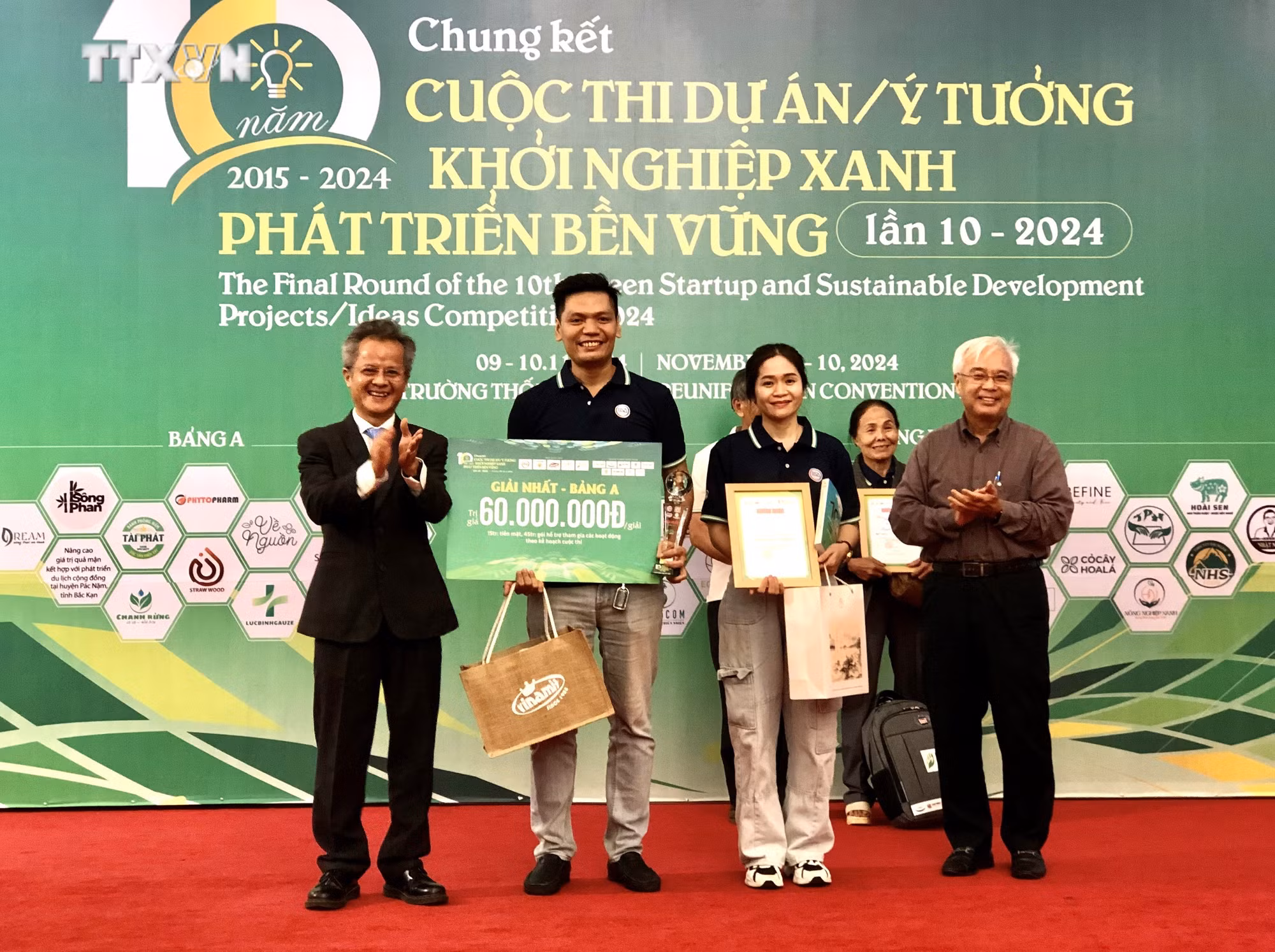 vna_potal_trao_giai_cuoc_thi_y_tuongdu_an_khoi_nghiep_xanh_–_phat_trien_ben_vung_lan_thu_10_7696921.jpg