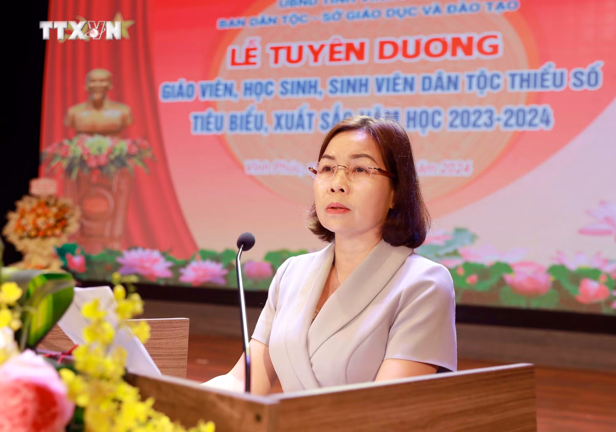 vna_potal_vinh_phuc_tuyen_duong_giao_vien_hoc_sinh_sinh_vien_dan_toc_thieu_so_tieu_bieu_xuat_sac_nam_hoc_2023-2024__7697658.jpg