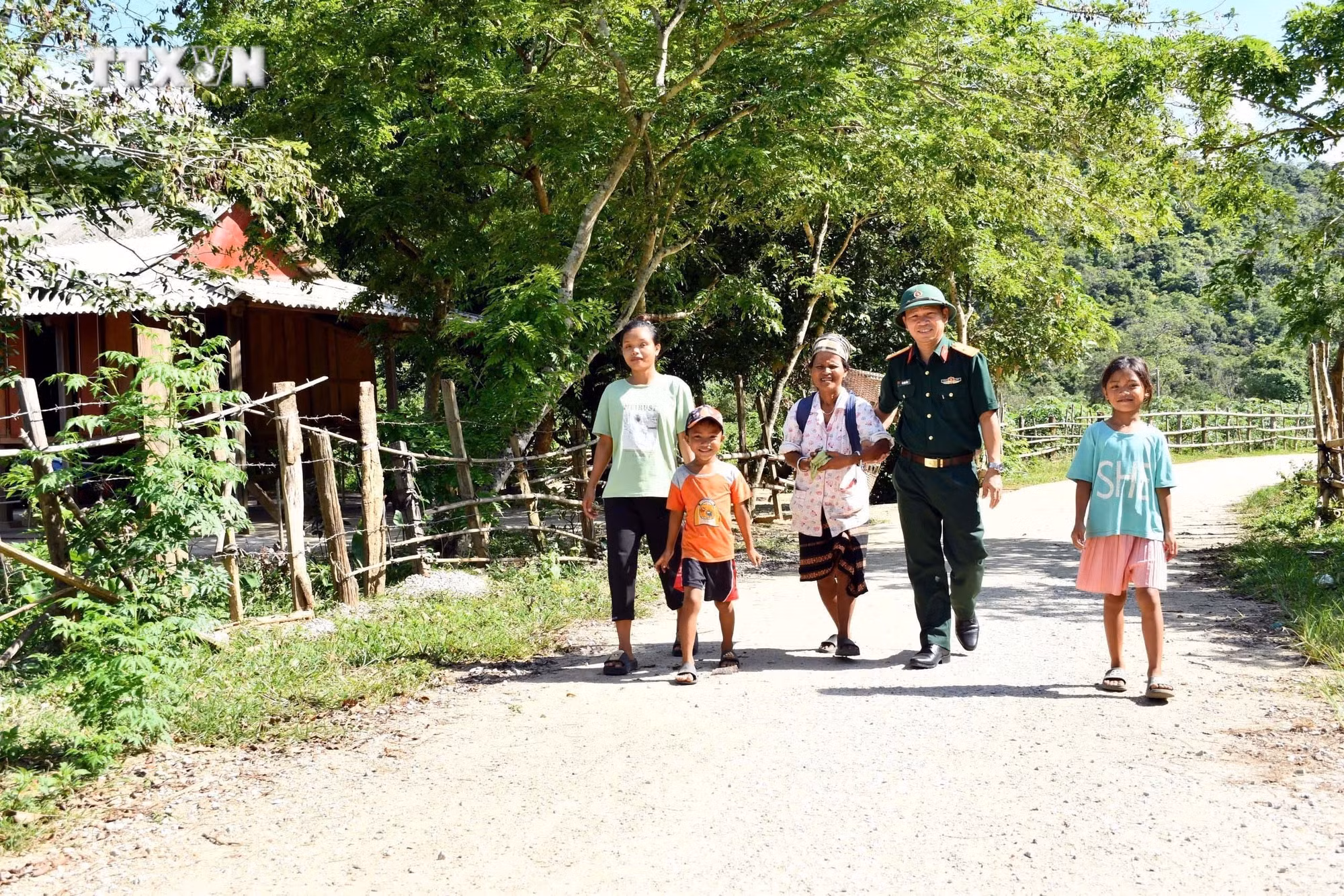 vna_potal_xay_dung_vung_chac_“the_tran_long_dan”_noi_bien_gioi_quang_binh__7698060.jpg
