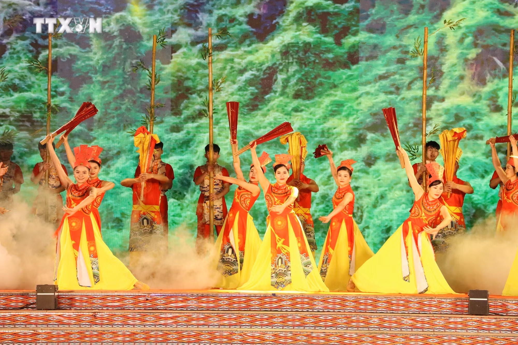 vna_potal_ngay_hoi_van_hoa_the_thao_cac_dan_toc_huyen_nho_quan_noi_luu_giu_nhung_net_van_hoa_muong_doc_dao_7251203.jpg