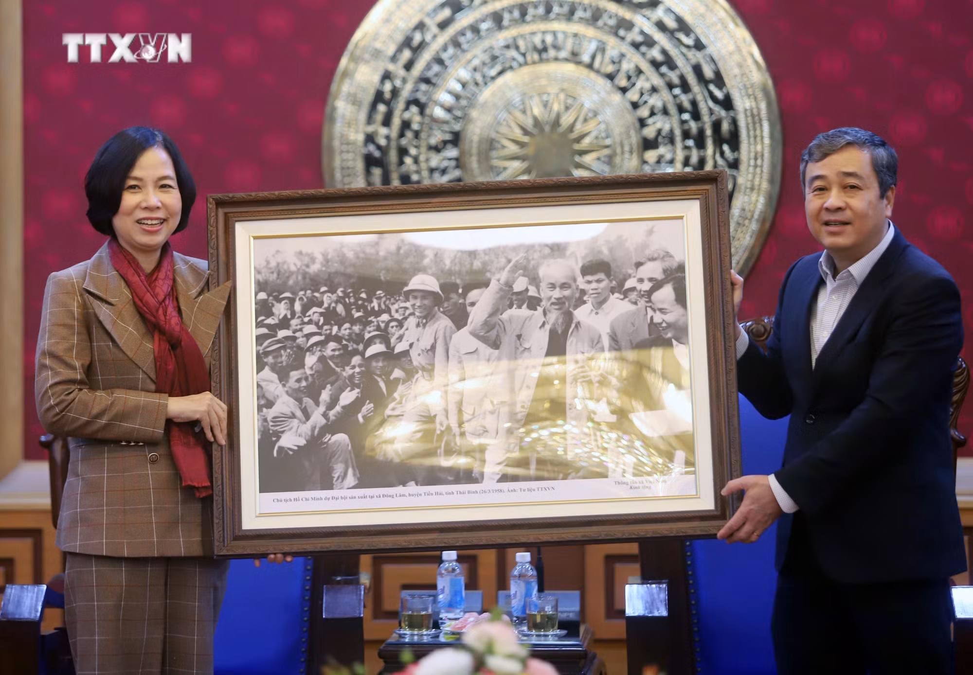 vna_potal_tong_giam_doc_ttxvn_lam_viec_voi_lanh_dao_tinh_thai_binh__7250476.jpg
