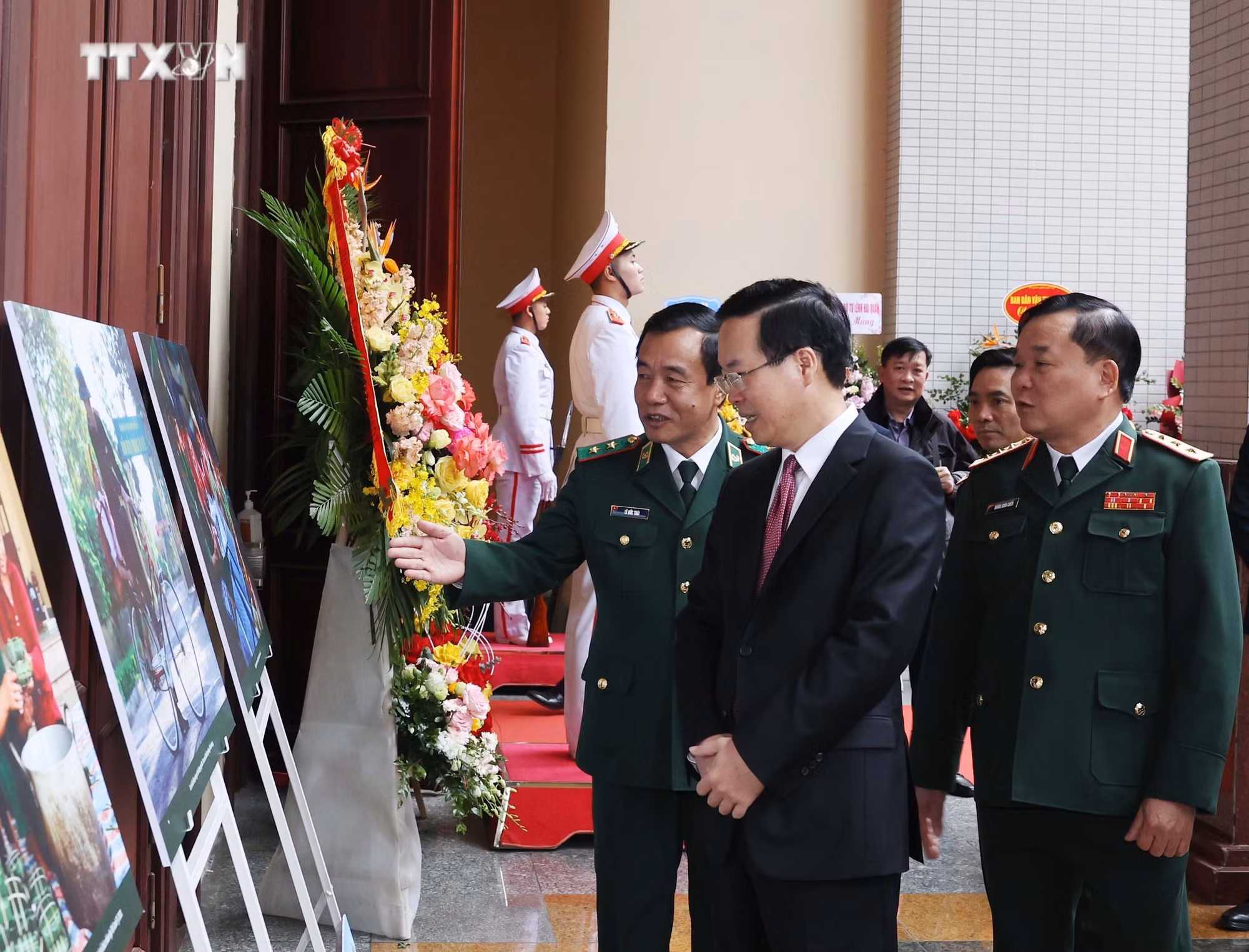 vna_potal_chu_tich_nuoc_vo_van_thuong_du_le_ky_niem_65_nam_ngay_truyen_thong_bo_doi_bien_phong_7249675.jpg
