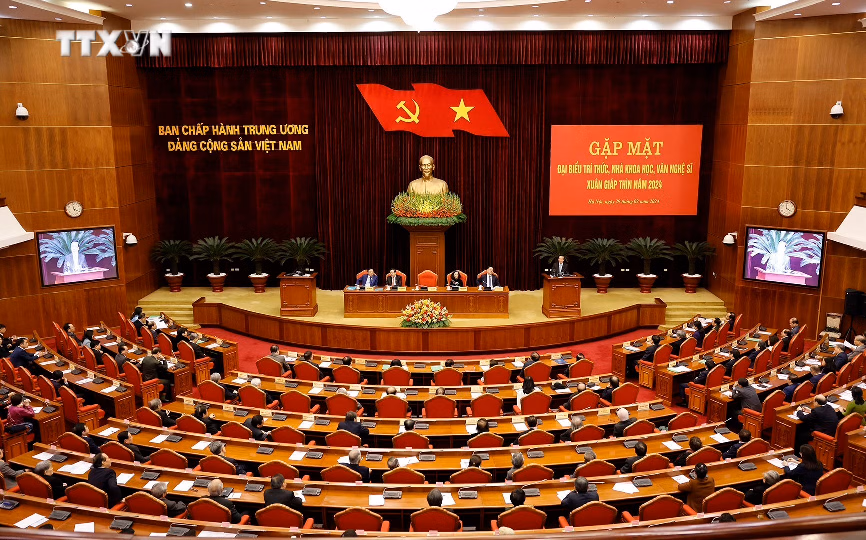 vna_potal_lanh_dao_dang_nha_nuoc_gap_mat_dai_bieu_tri_thuc_nha_khoa_hoc_van_nghe_si_nhan_dip_xuan_giap_thin_2024_7248637.jpg