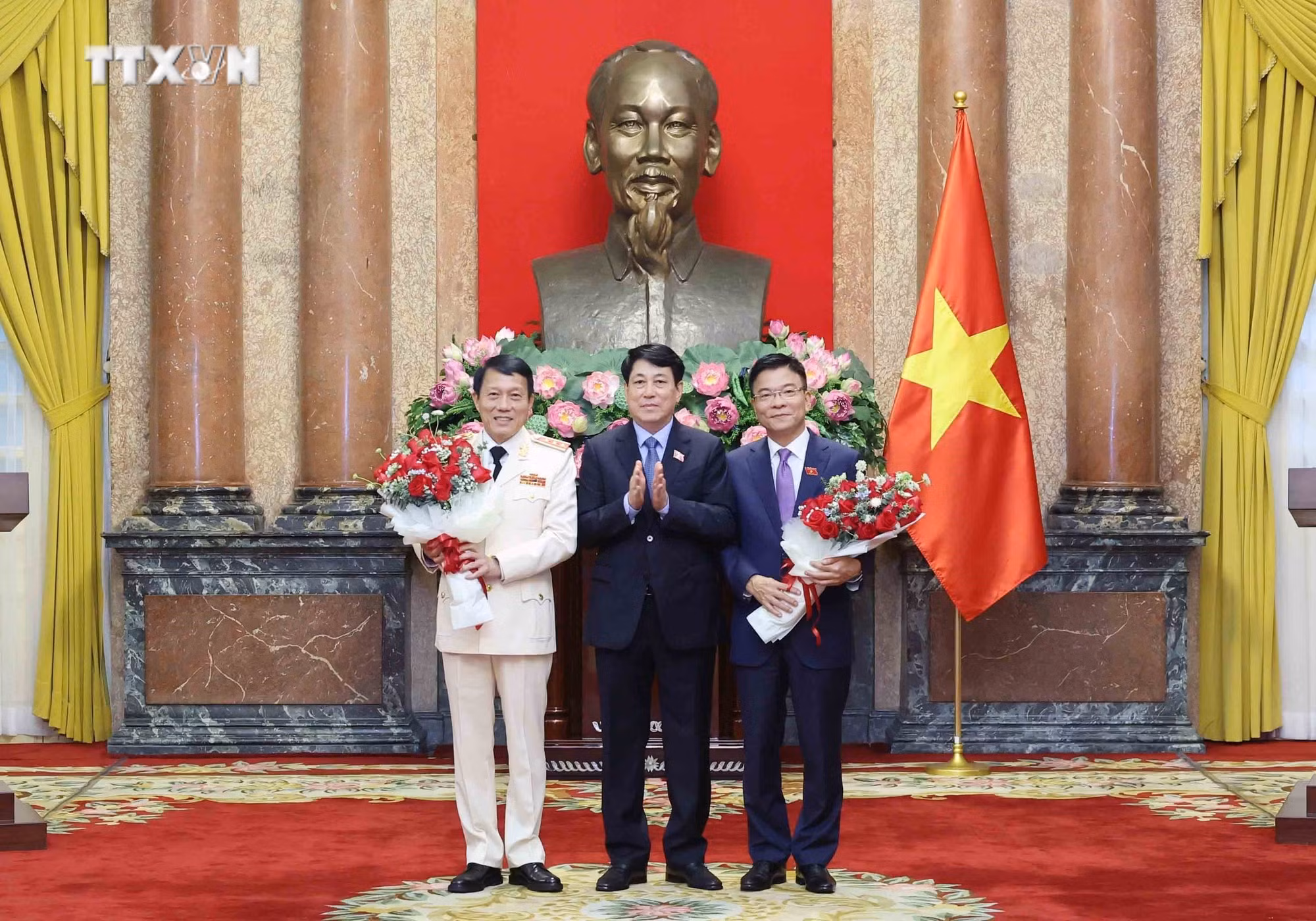 vna_potal_chu_tich_nuoc_to_lam_trao_quyet_dinh_bo_nhiem_cho_pho_thu_tuong_va_bo_truong_bo_cong_an_7417045.jpg