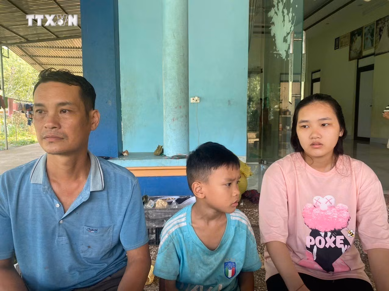 vna_potal_8_nguoi_dan_o_lang_nu_tinh_lao_cai_duoc_cho_la_mat_tich_da_tro_ve_an_toan_7593028.jpg