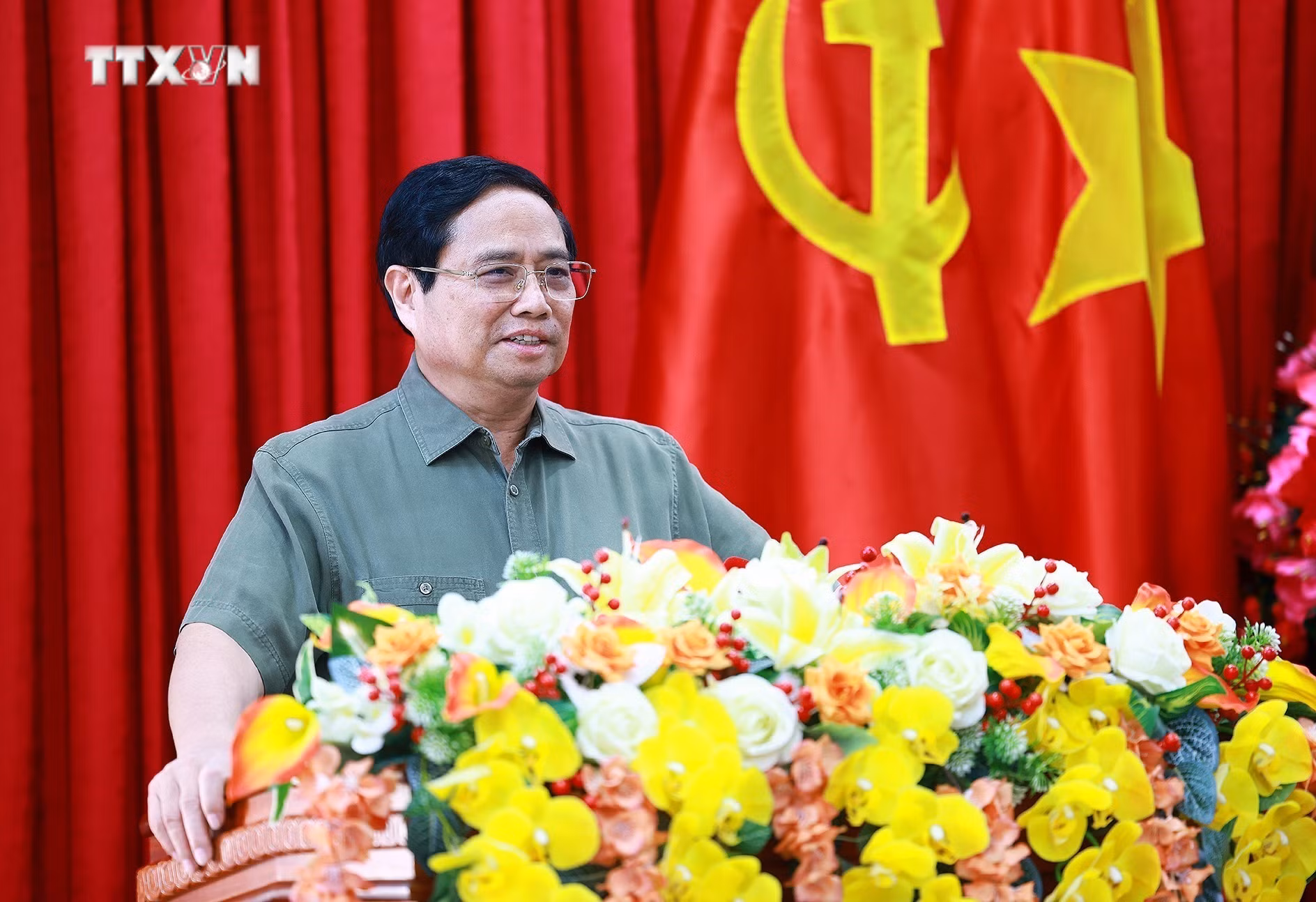 vna_potal_thu_tuong_pham_minh_chinh_lam_viec_voi_lanh_dao_tinh_dak_lak_7544209.jpg