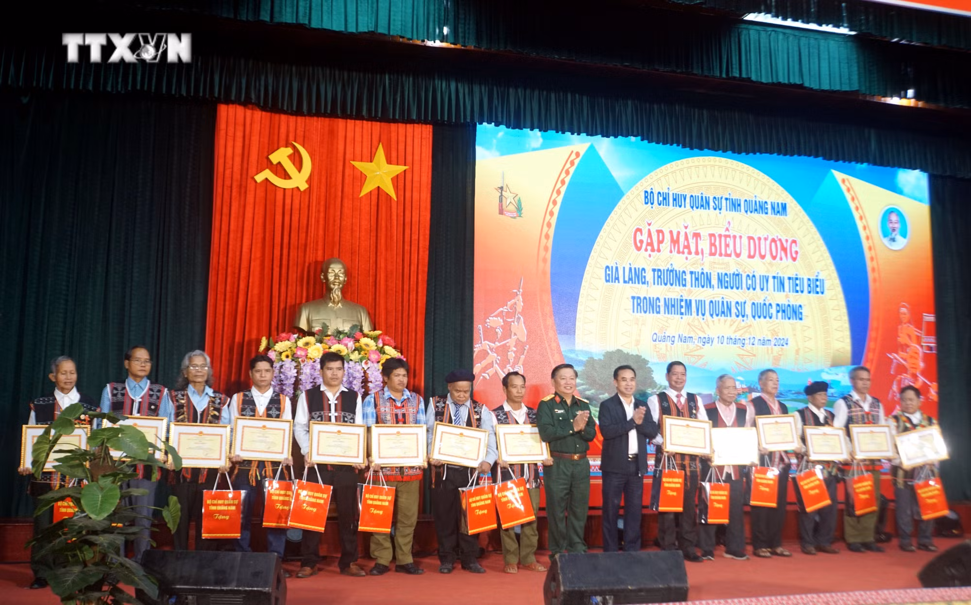vna_potal_quang_nam_tuyen_duong_60_gia_lang_truong_thon_nguoi_co_uy_tin_nam_2024_7749207.jpg
