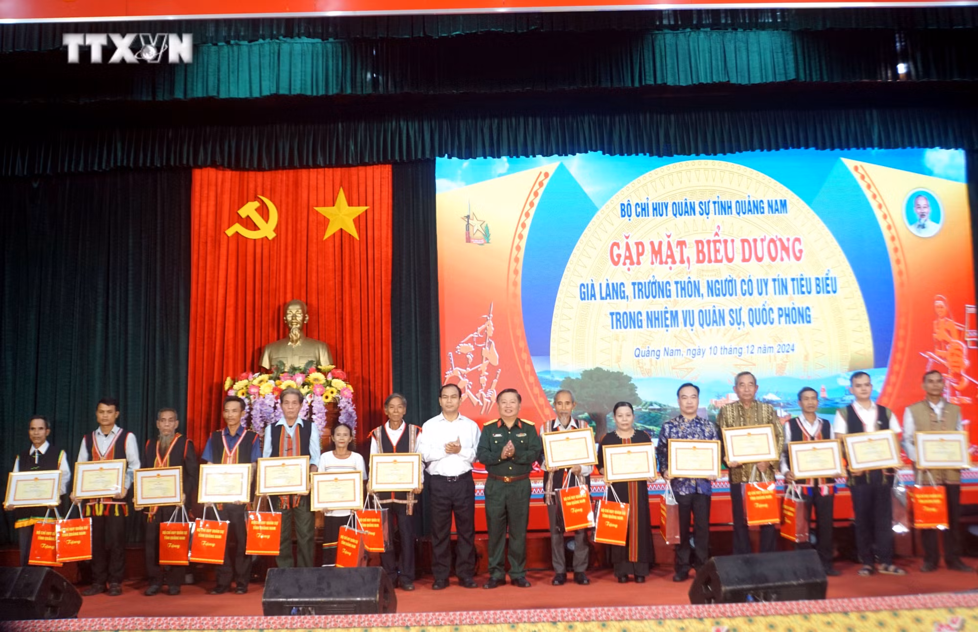 vna_potal_quang_nam_tuyen_duong_60_gia_lang_truong_thon_nguoi_co_uy_tin_nam_2024_7749203.jpg