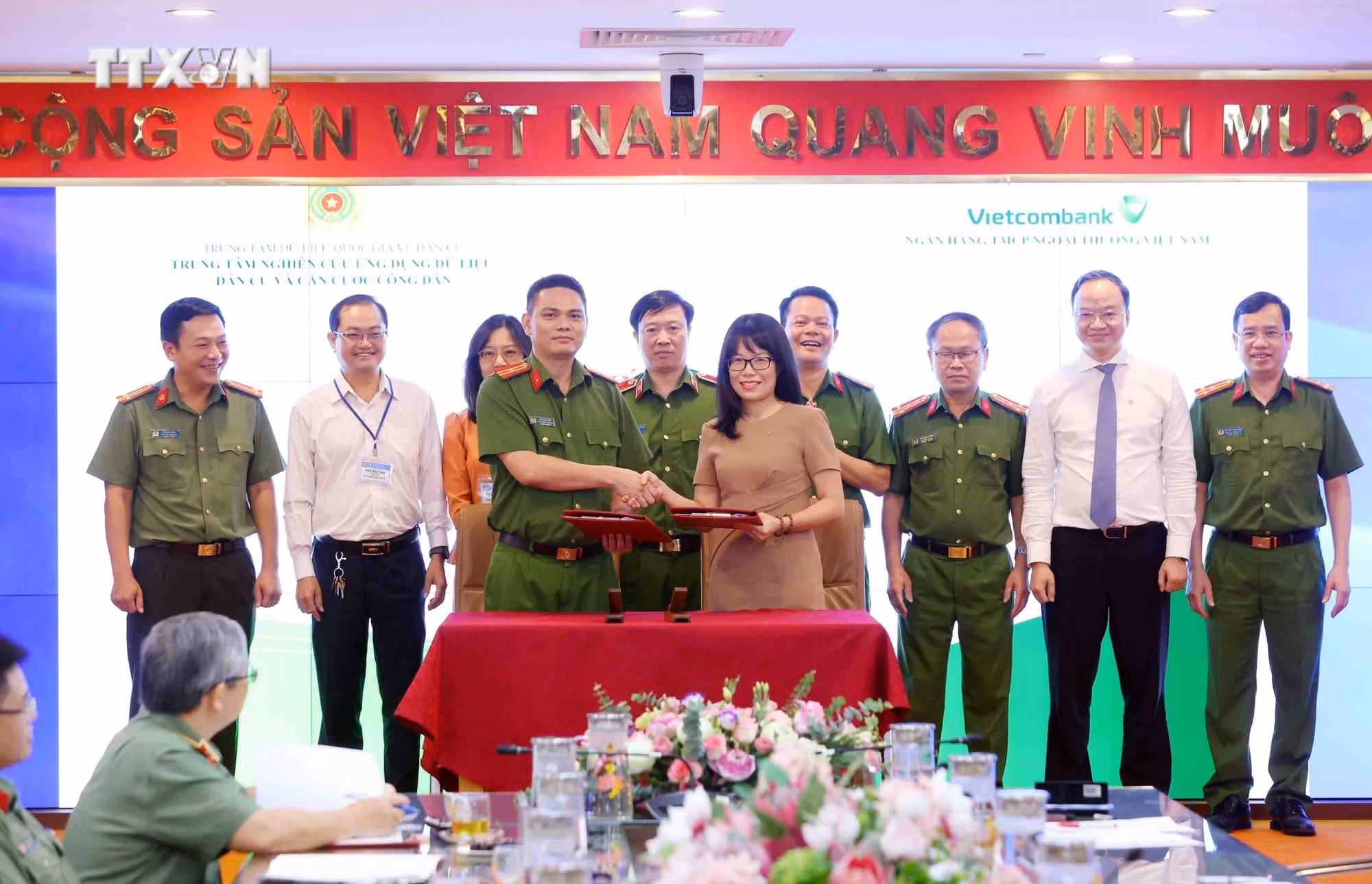 vna_potal_le_phat_dong_trien_khai_luat_can_cuoc_nam_2023_va_cong_bo_dich_vu_xac_thuc_dien_tu_tu_ngay_17_7459665.jpg