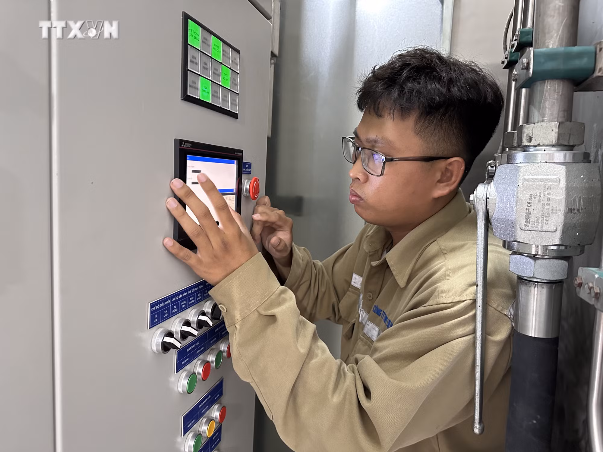 vna_potal_dong_tu_9_den_11 cua_van_cua_sieu_cong_cai_lon_de_ngan_man_7272176.jpg