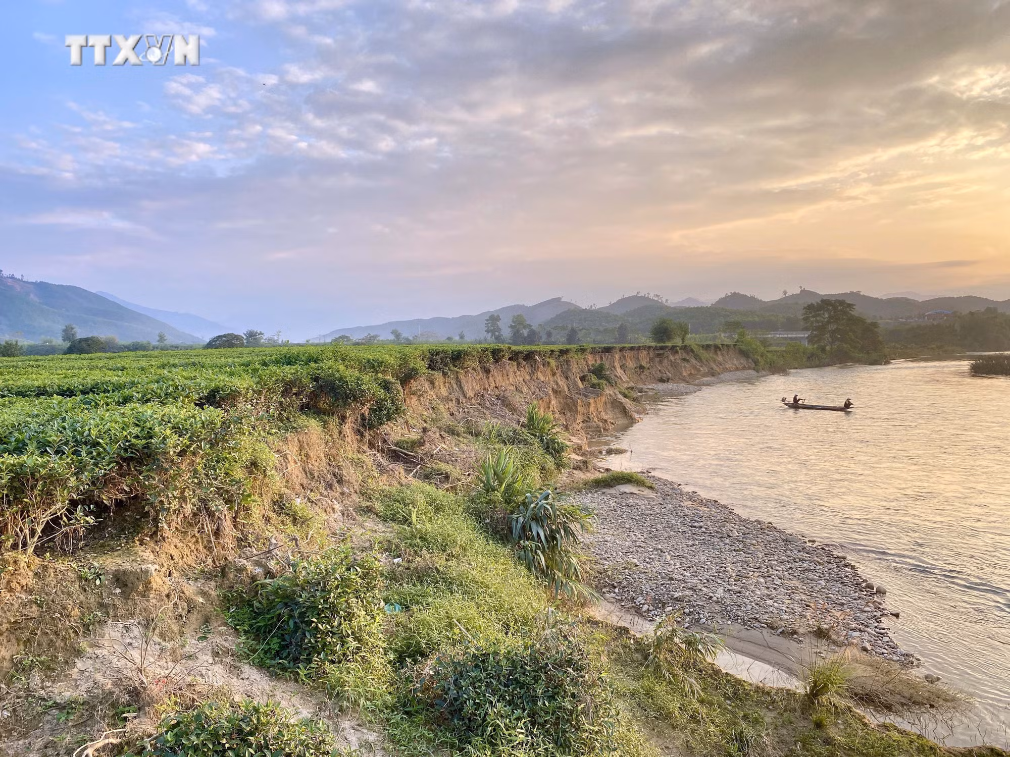 vna_potal_sat_lo_nghiem_trong_bo_song_ngan_pho_ha_tinh___7710230.jpg